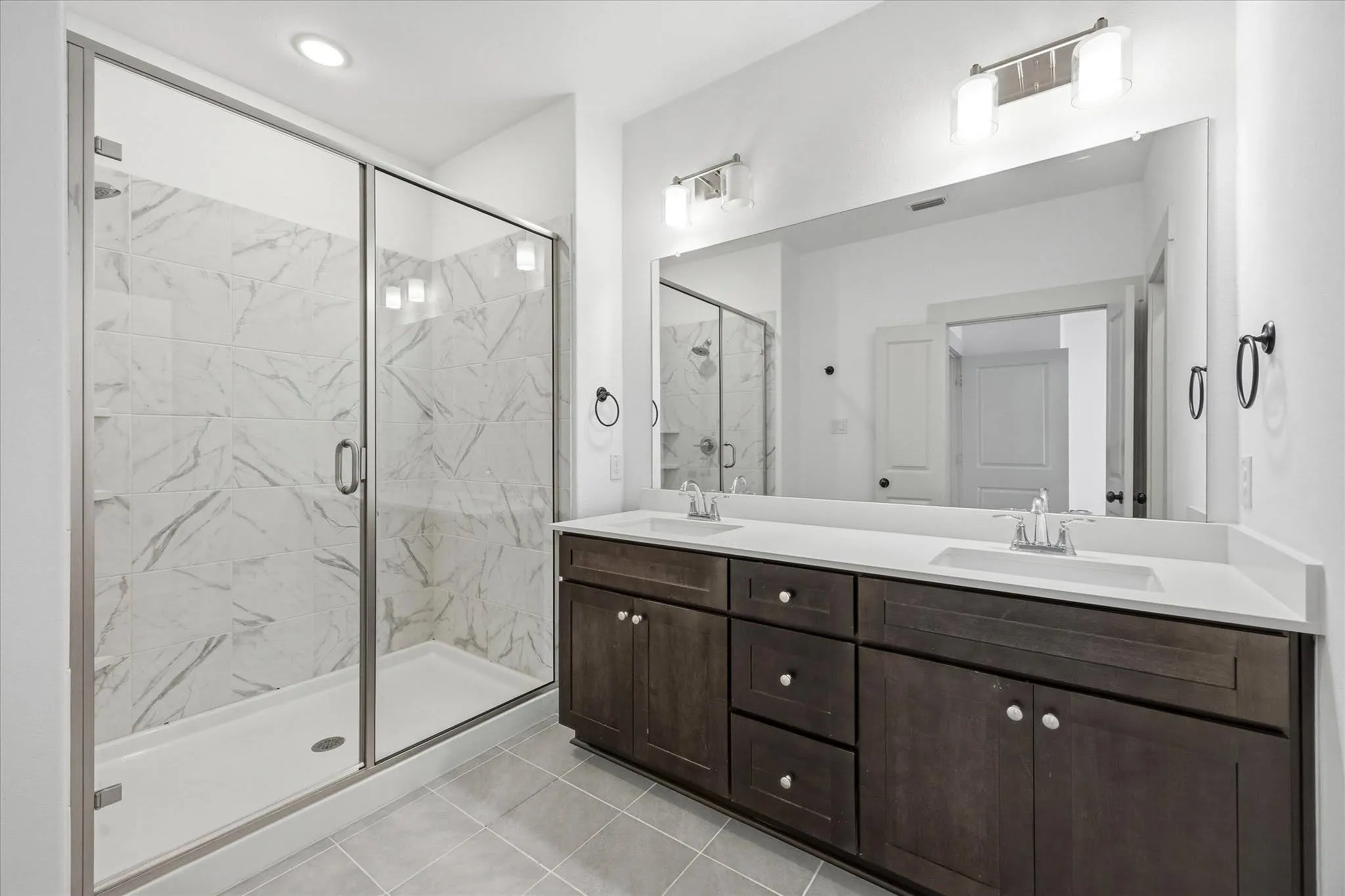 Townhouse For Rent in Tarrant County , 818 Trace Hawk Lane, Arlington, Texas 76005, 3 Bedroom, 3 Bathroom, 2 Garage spaces, 1,675 Sqft, built in 2021, mls#21320835, Real Estate Agent in Arlington, Homes For Rent in Tarrant county, Homes For Rent in Arlington, Realtor in Arlington Texas, Real Estate Brokerage Independent Realty Texas, Luminita Cordes Realtor