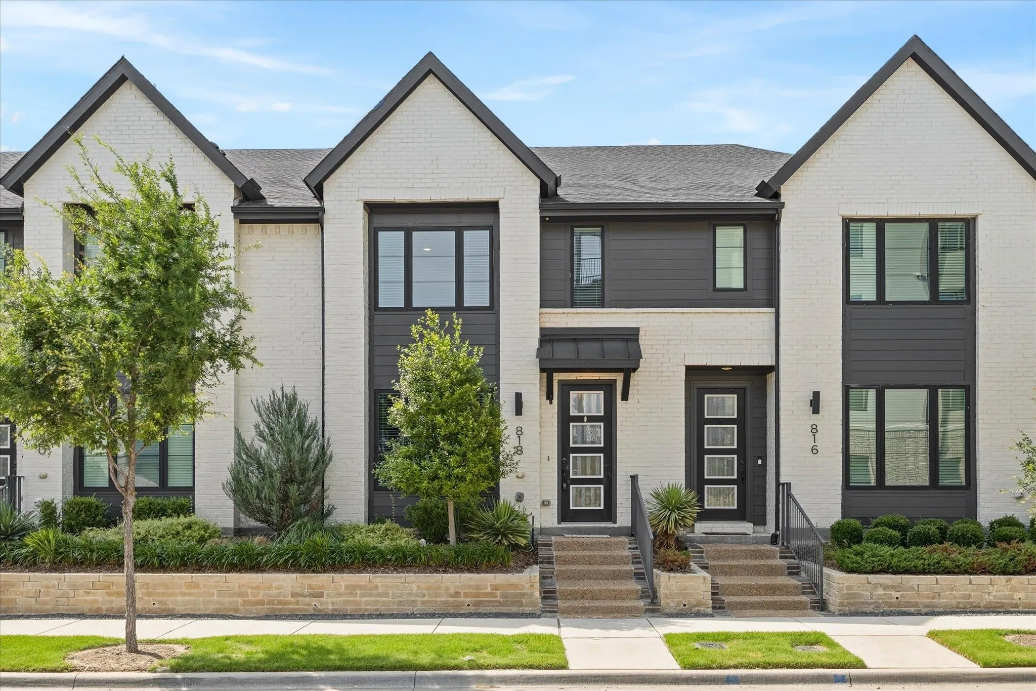Townhouse For Rent in Tarrant County , 818 Trace Hawk Lane, Arlington, Texas 76005, 3 Bedroom, 3 Bathroom, 2 Garage spaces, 1,675 Sqft, built in 2021, mls#21320835, Real Estate Agent in Arlington, Homes For Rent in Tarrant county, Homes For Rent in Arlington, Realtor in Arlington Texas, Real Estate Brokerage Independent Realty Texas, Luminita Cordes Realtor