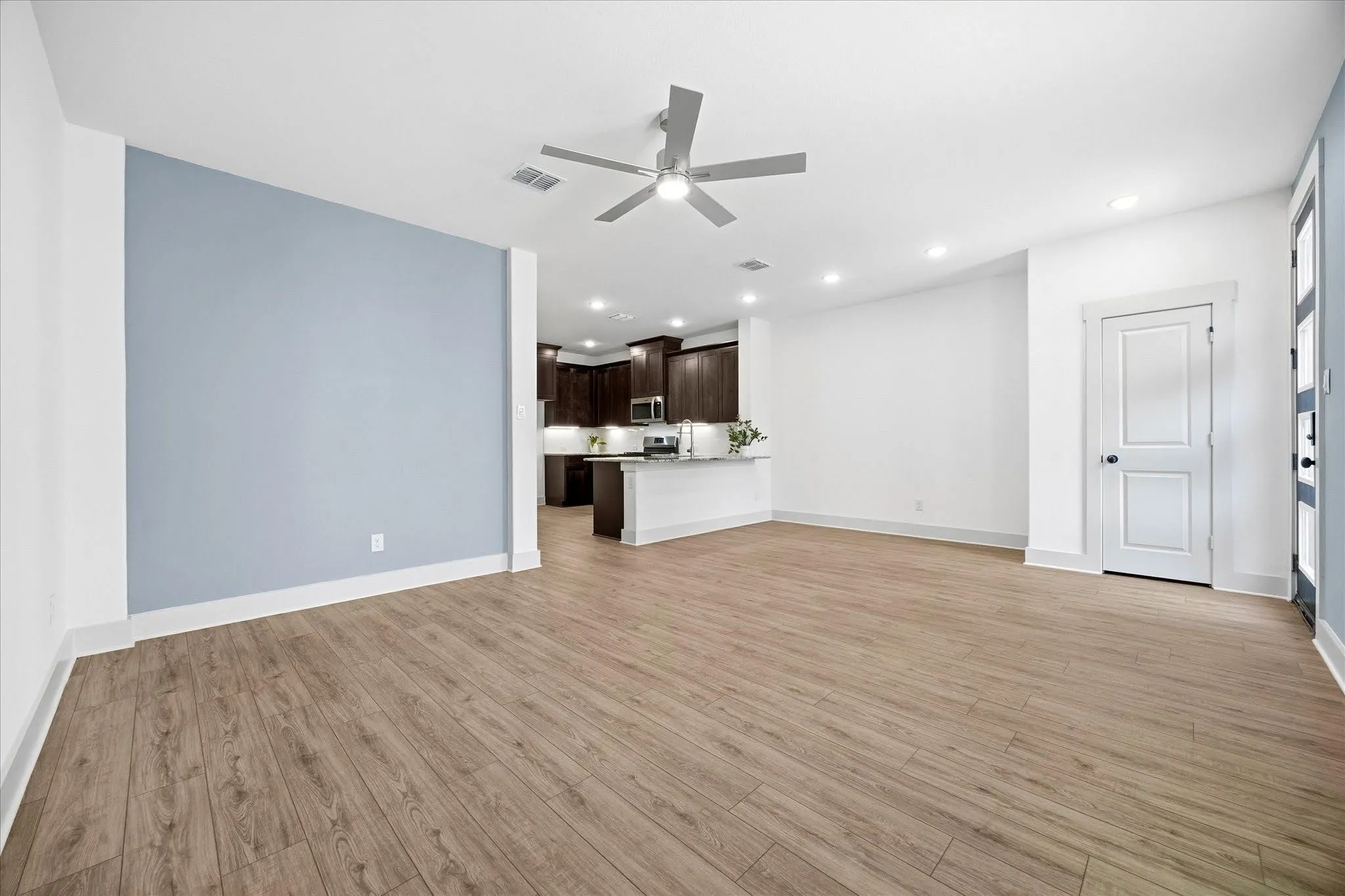 Townhouse For Rent in Tarrant County , 818 Trace Hawk Lane, Arlington, Texas 76005, 3 Bedroom, 3 Bathroom, 2 Garage spaces, 1,675 Sqft, built in 2021, mls#21320835, Real Estate Agent in Arlington, Homes For Rent in Tarrant county, Homes For Rent in Arlington, Realtor in Arlington Texas, Real Estate Brokerage Independent Realty Texas, Luminita Cordes Realtor