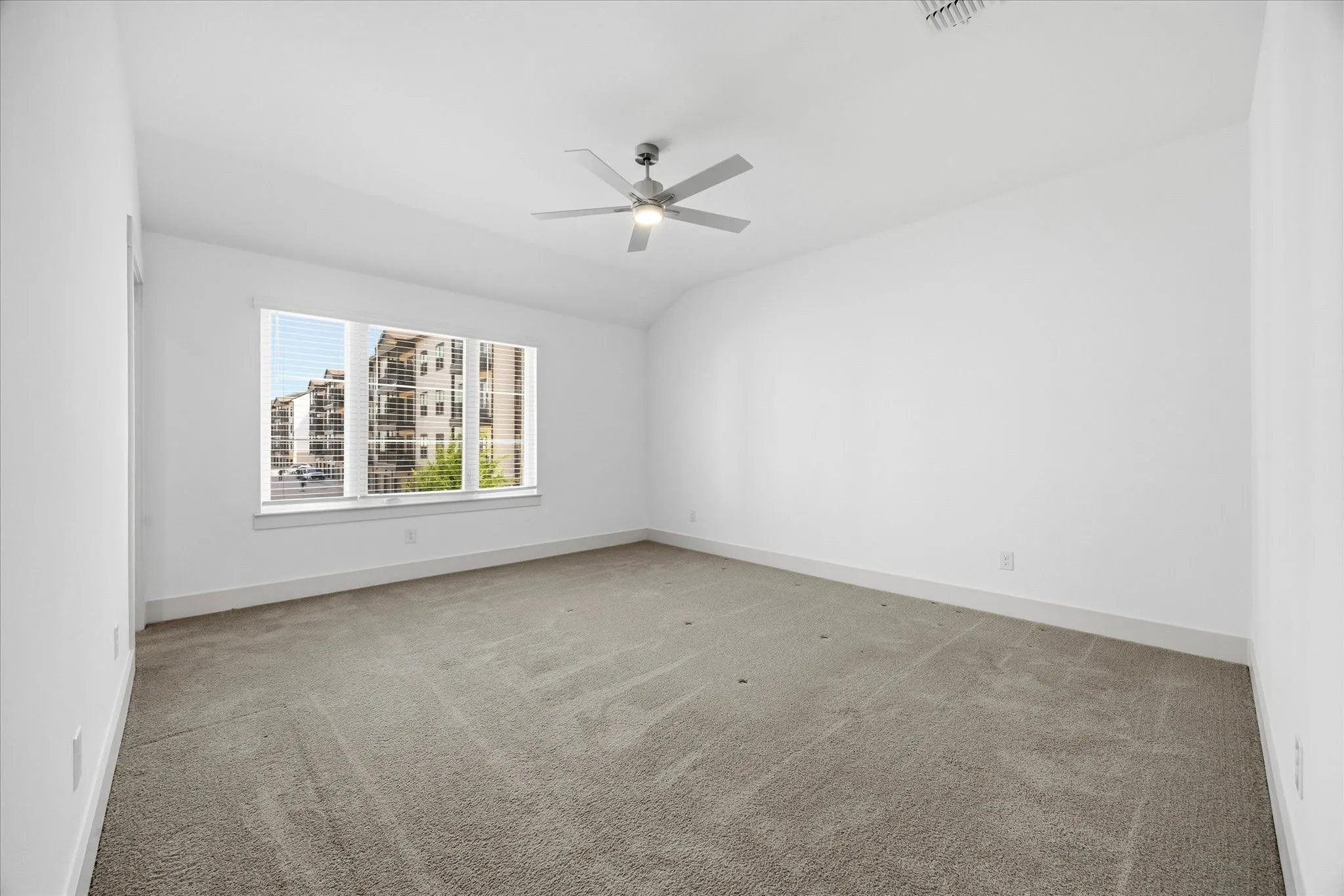 Townhouse For Rent in Tarrant County , 818 Trace Hawk Lane, Arlington, Texas 76005, 3 Bedroom, 3 Bathroom, 2 Garage spaces, 1,675 Sqft, built in 2021, mls#21320835, Real Estate Agent in Arlington, Homes For Rent in Tarrant county, Homes For Rent in Arlington, Realtor in Arlington Texas, Real Estate Brokerage Independent Realty Texas, Luminita Cordes Realtor