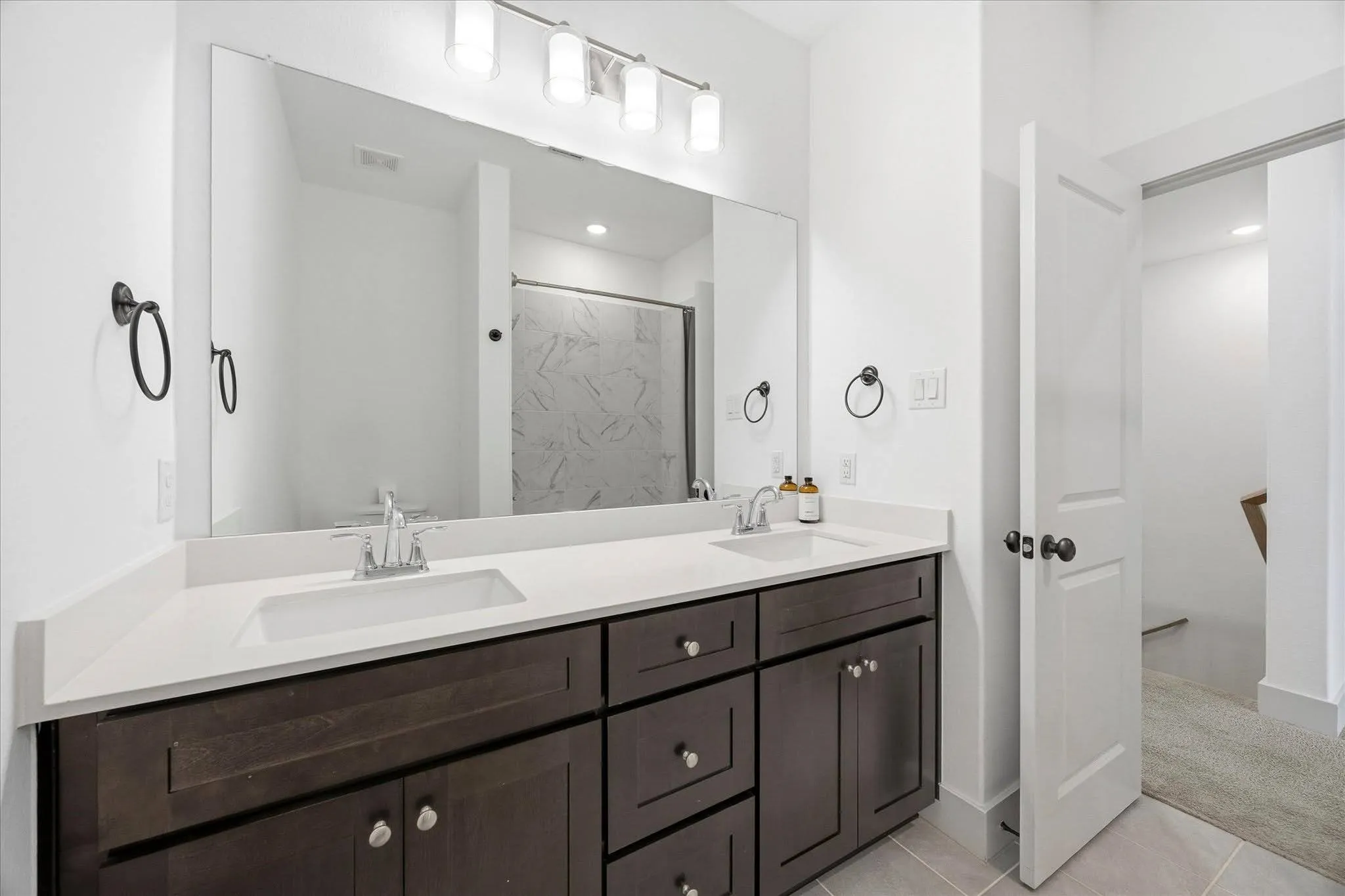 Townhouse For Rent in Tarrant County , 818 Trace Hawk Lane, Arlington, Texas 76005, 3 Bedroom, 3 Bathroom, 2 Garage spaces, 1,675 Sqft, built in 2021, mls#21320835, Real Estate Agent in Arlington, Homes For Rent in Tarrant county, Homes For Rent in Arlington, Realtor in Arlington Texas, Real Estate Brokerage Independent Realty Texas, Luminita Cordes Realtor