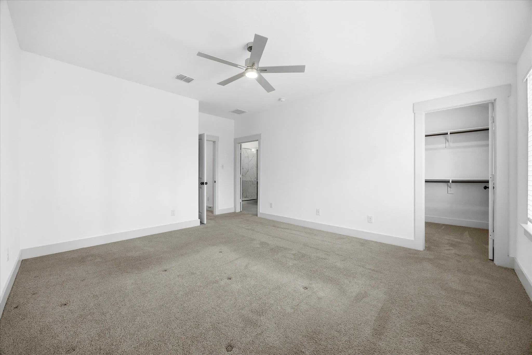 Townhouse For Rent in Tarrant County , 818 Trace Hawk Lane, Arlington, Texas 76005, 3 Bedroom, 3 Bathroom, 2 Garage spaces, 1,675 Sqft, built in 2021, mls#21320835, Real Estate Agent in Arlington, Homes For Rent in Tarrant county, Homes For Rent in Arlington, Realtor in Arlington Texas, Real Estate Brokerage Independent Realty Texas, Luminita Cordes Realtor