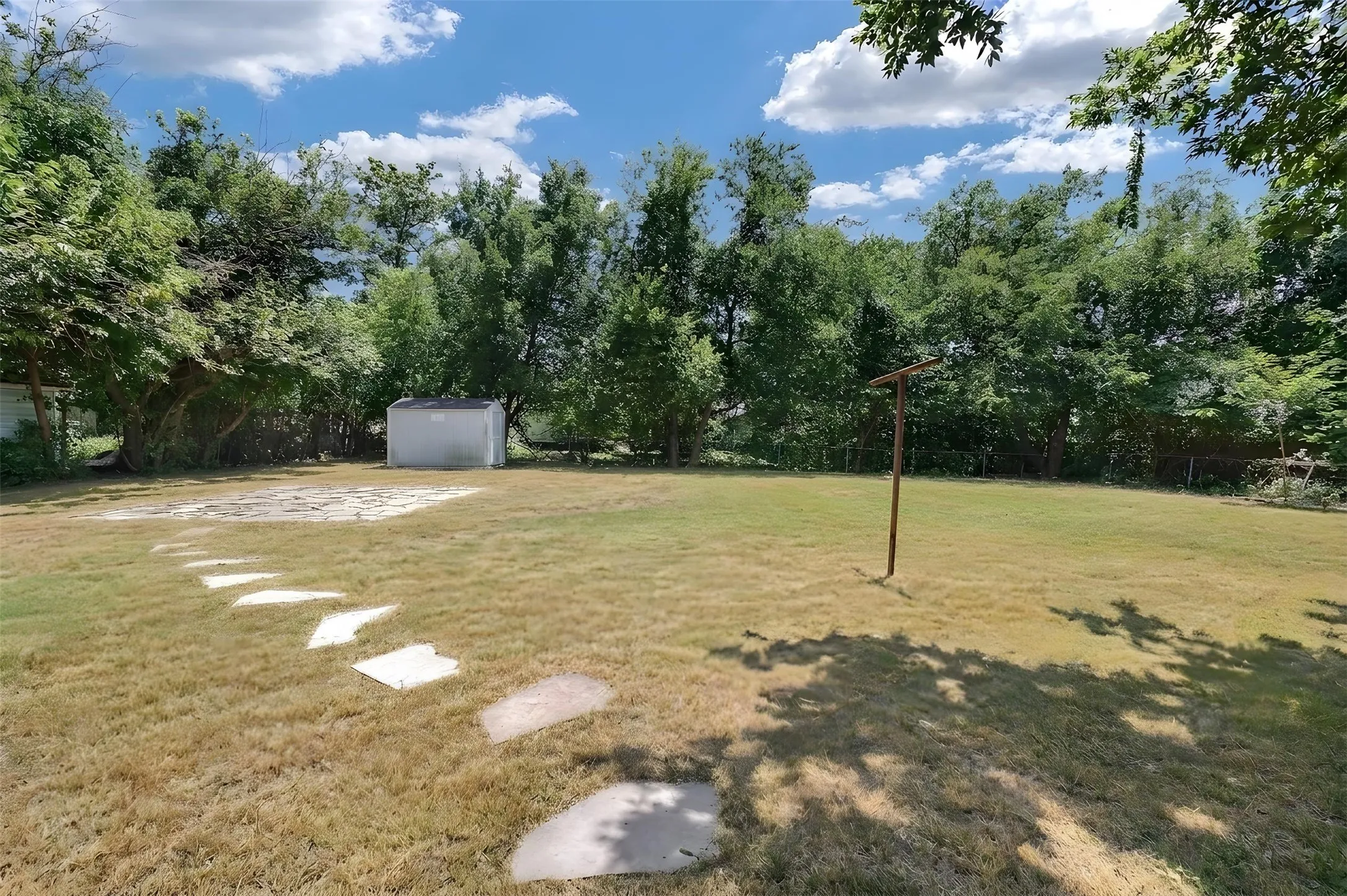 Single Family Residence For Sale in Grayson County , 112 W Oconnell Street, Howe, Texas 75459, 3 Bedroom, 1 Bathroom, Garage spaces, 1,080 Sqft, built in 1955, mls#21320737, Real Estate Agent in Howe, Homes For Sale in Grayson county, Homes For Sale in Howe, Realtor in Howe Texas, Real Estate Brokerage Independent Realty Texas, Luminita Cordes Realtor
