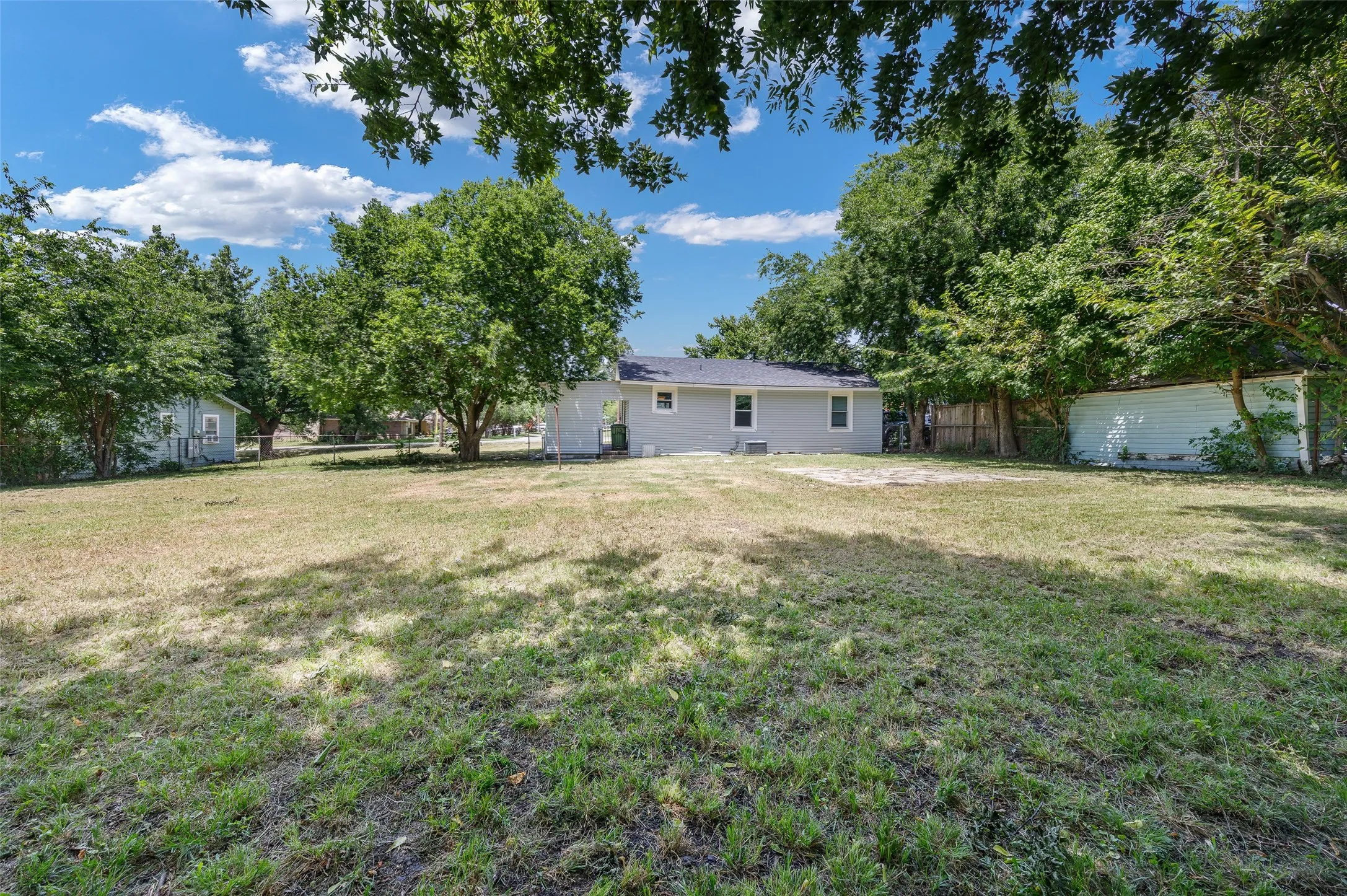 Single Family Residence For Sale in Grayson County , 112 W Oconnell Street, Howe, Texas 75459, 3 Bedroom, 1 Bathroom, Garage spaces, 1,080 Sqft, built in 1955, mls#21320737, Real Estate Agent in Howe, Homes For Sale in Grayson county, Homes For Sale in Howe, Realtor in Howe Texas, Real Estate Brokerage Independent Realty Texas, Luminita Cordes Realtor