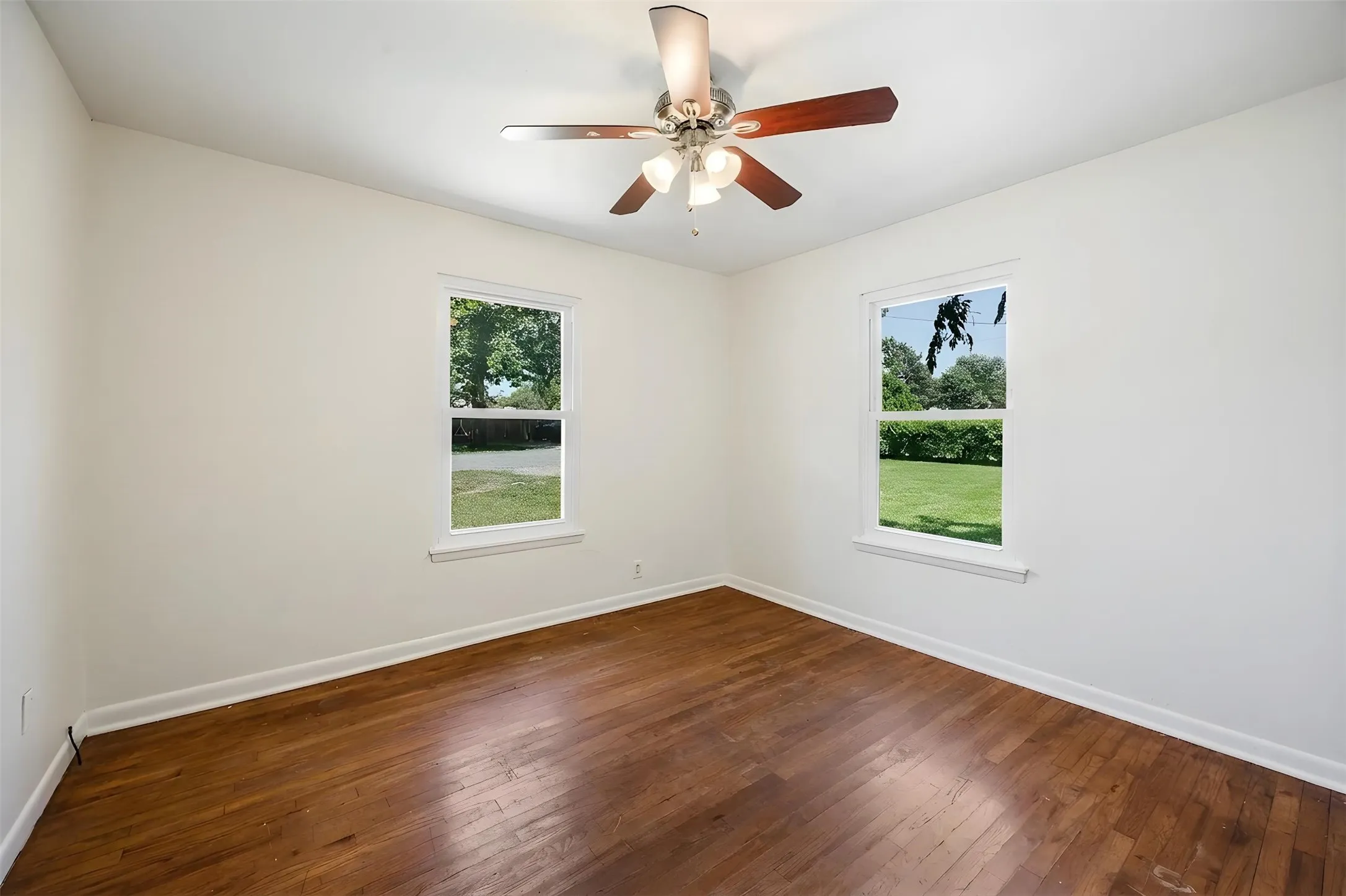 Single Family Residence For Sale in Grayson County , 112 W Oconnell Street, Howe, Texas 75459, 3 Bedroom, 1 Bathroom, Garage spaces, 1,080 Sqft, built in 1955, mls#21320737, Real Estate Agent in Howe, Homes For Sale in Grayson county, Homes For Sale in Howe, Realtor in Howe Texas, Real Estate Brokerage Independent Realty Texas, Luminita Cordes Realtor