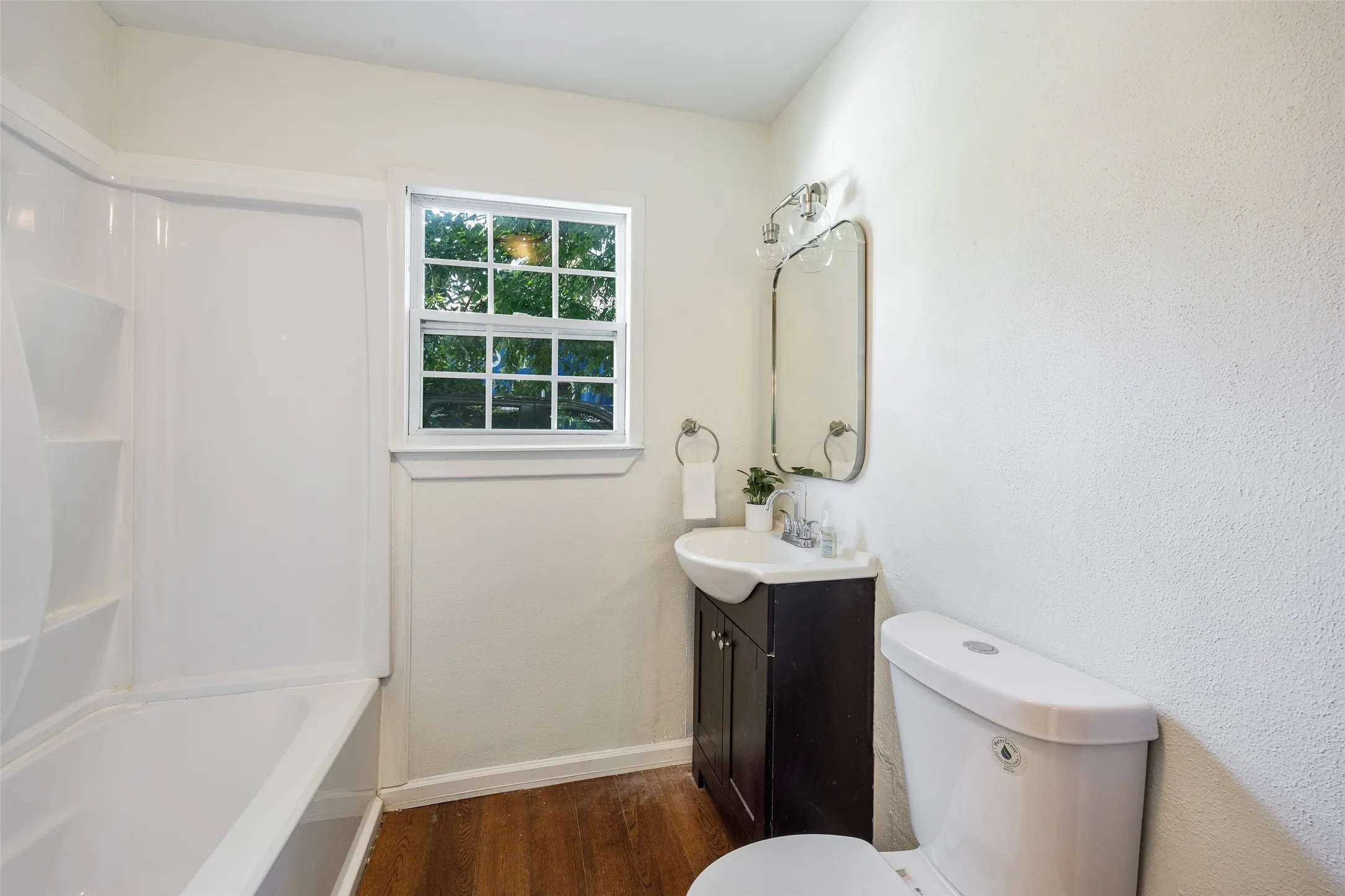 Single Family Residence For Sale in Grayson County , 112 W Oconnell Street, Howe, Texas 75459, 3 Bedroom, 1 Bathroom, Garage spaces, 1,080 Sqft, built in 1955, mls#21320737, Real Estate Agent in Howe, Homes For Sale in Grayson county, Homes For Sale in Howe, Realtor in Howe Texas, Real Estate Brokerage Independent Realty Texas, Luminita Cordes Realtor