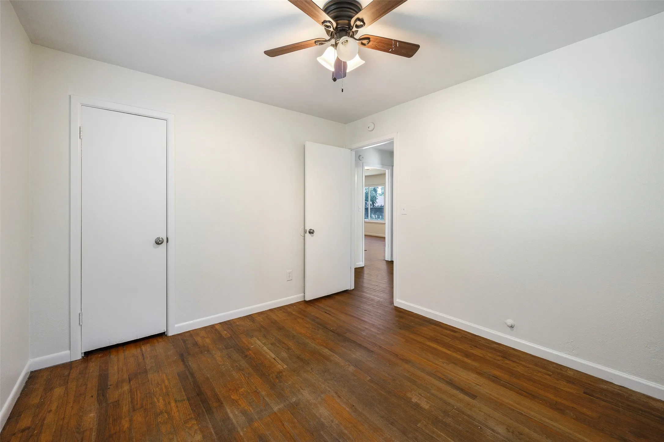 Single Family Residence For Sale in Grayson County , 112 W Oconnell Street, Howe, Texas 75459, 3 Bedroom, 1 Bathroom, Garage spaces, 1,080 Sqft, built in 1955, mls#21320737, Real Estate Agent in Howe, Homes For Sale in Grayson county, Homes For Sale in Howe, Realtor in Howe Texas, Real Estate Brokerage Independent Realty Texas, Luminita Cordes Realtor