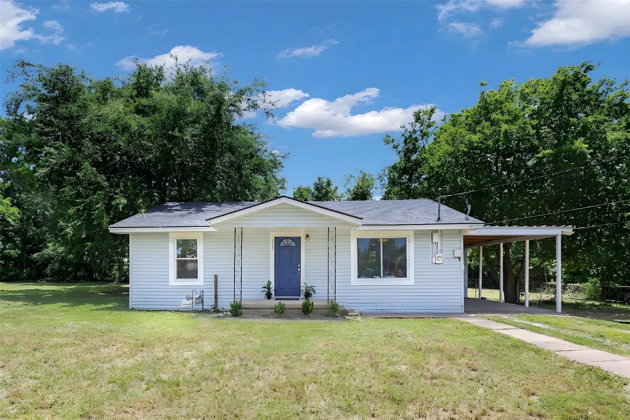 Single Family Residence For Sale in Grayson County , 112 W Oconnell Street, Howe, Texas 75459, 3 Bedroom, 1 Bathroom, Garage spaces, 1,080 Sqft, built in 1955, mls#21320737, Real Estate Agent in Howe, Homes For Sale in Grayson county, Homes For Sale in Howe, Realtor in Howe Texas, Real Estate Brokerage Independent Realty Texas, Luminita Cordes Realtor