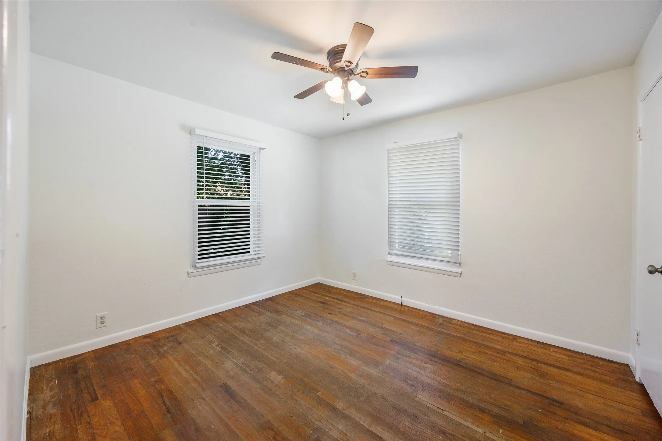 Single Family Residence For Sale in Grayson County , 112 W Oconnell Street, Howe, Texas 75459, 3 Bedroom, 1 Bathroom, Garage spaces, 1,080 Sqft, built in 1955, mls#21320737, Real Estate Agent in Howe, Homes For Sale in Grayson county, Homes For Sale in Howe, Realtor in Howe Texas, Real Estate Brokerage Independent Realty Texas, Luminita Cordes Realtor