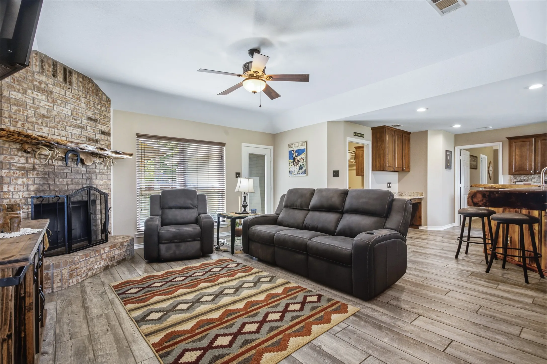 Single Family Residence For Sale in Fannin County , 119 Harli Drive, Trenton, Texas 75490, 3 Bedroom, 2 Bathroom, 2 Garage spaces, 1,860 Sqft, built in 2004, mls#21320830, Real Estate Agent in Trenton, Homes For Sale in Fannin county, Homes For Sale in Trenton, Realtor in Trenton Texas, Real Estate Brokerage Independent Realty Texas, Luminita Cordes Realtor