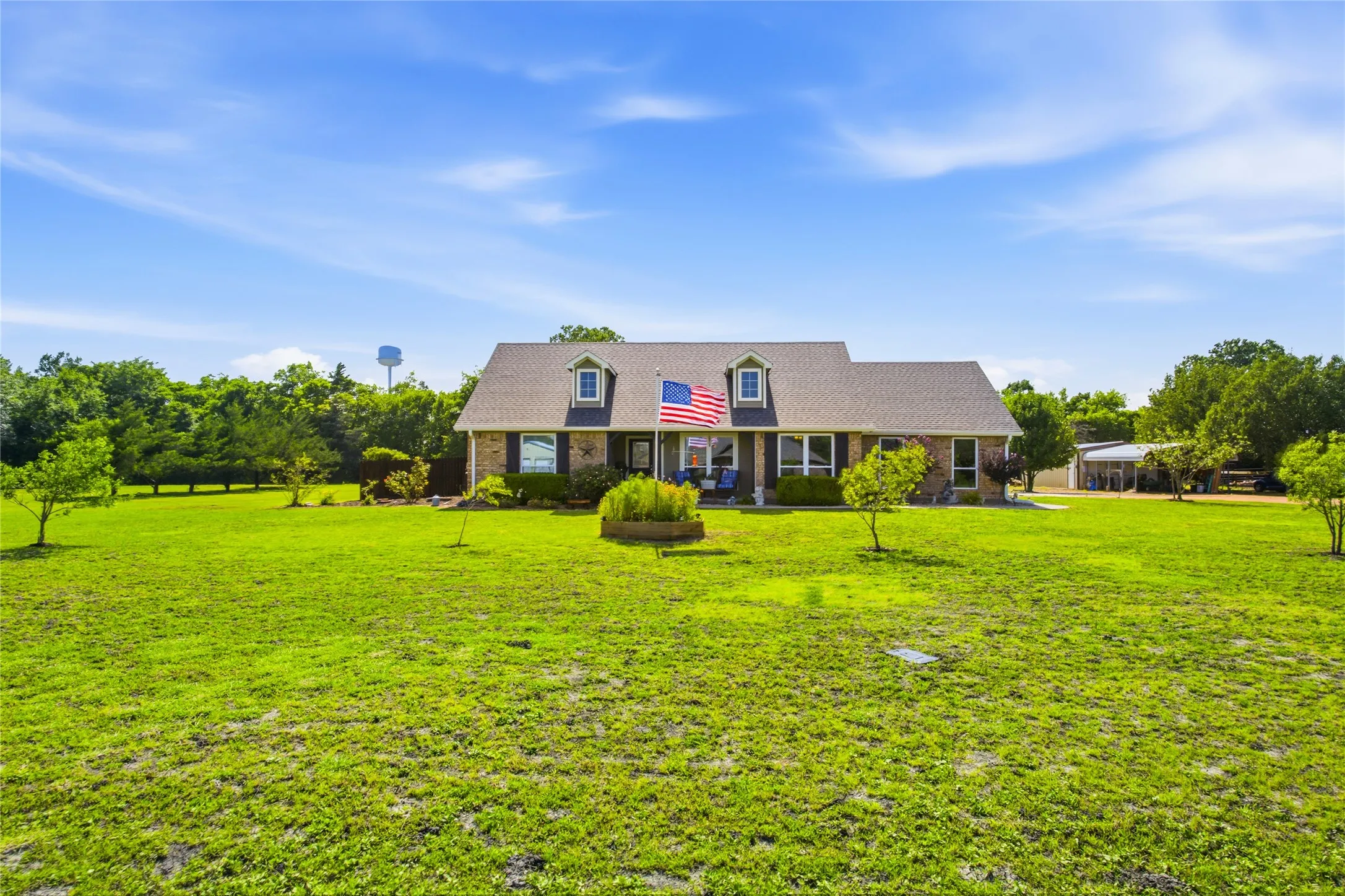 Single Family Residence For Sale in Fannin County , 119 Harli Drive, Trenton, Texas 75490, 3 Bedroom, 2 Bathroom, 2 Garage spaces, 1,860 Sqft, built in 2004, mls#21320830, Real Estate Agent in Trenton, Homes For Sale in Fannin county, Homes For Sale in Trenton, Realtor in Trenton Texas, Real Estate Brokerage Independent Realty Texas, Luminita Cordes Realtor