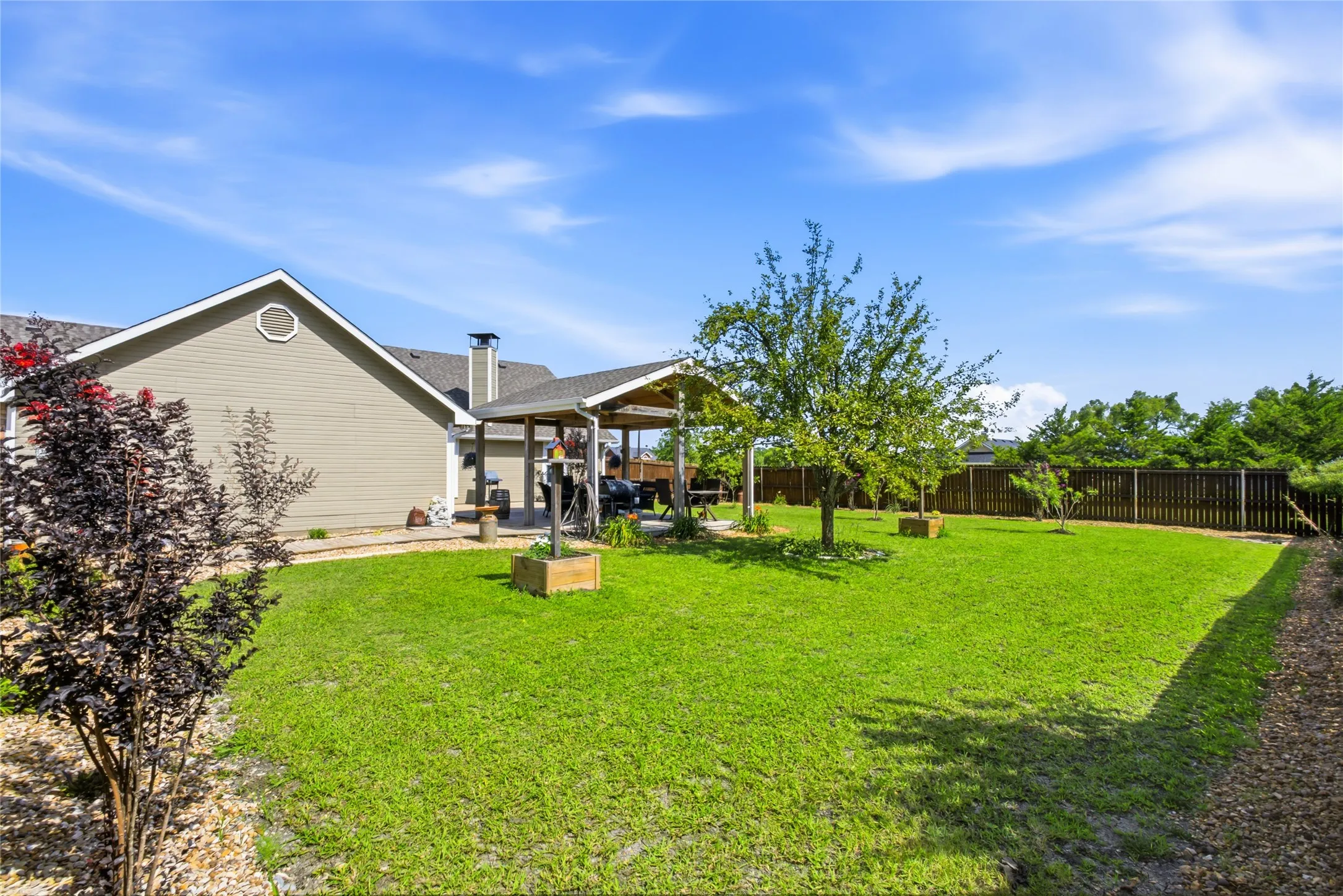 Single Family Residence For Sale in Fannin County , 119 Harli Drive, Trenton, Texas 75490, 3 Bedroom, 2 Bathroom, 2 Garage spaces, 1,860 Sqft, built in 2004, mls#21320830, Real Estate Agent in Trenton, Homes For Sale in Fannin county, Homes For Sale in Trenton, Realtor in Trenton Texas, Real Estate Brokerage Independent Realty Texas, Luminita Cordes Realtor
