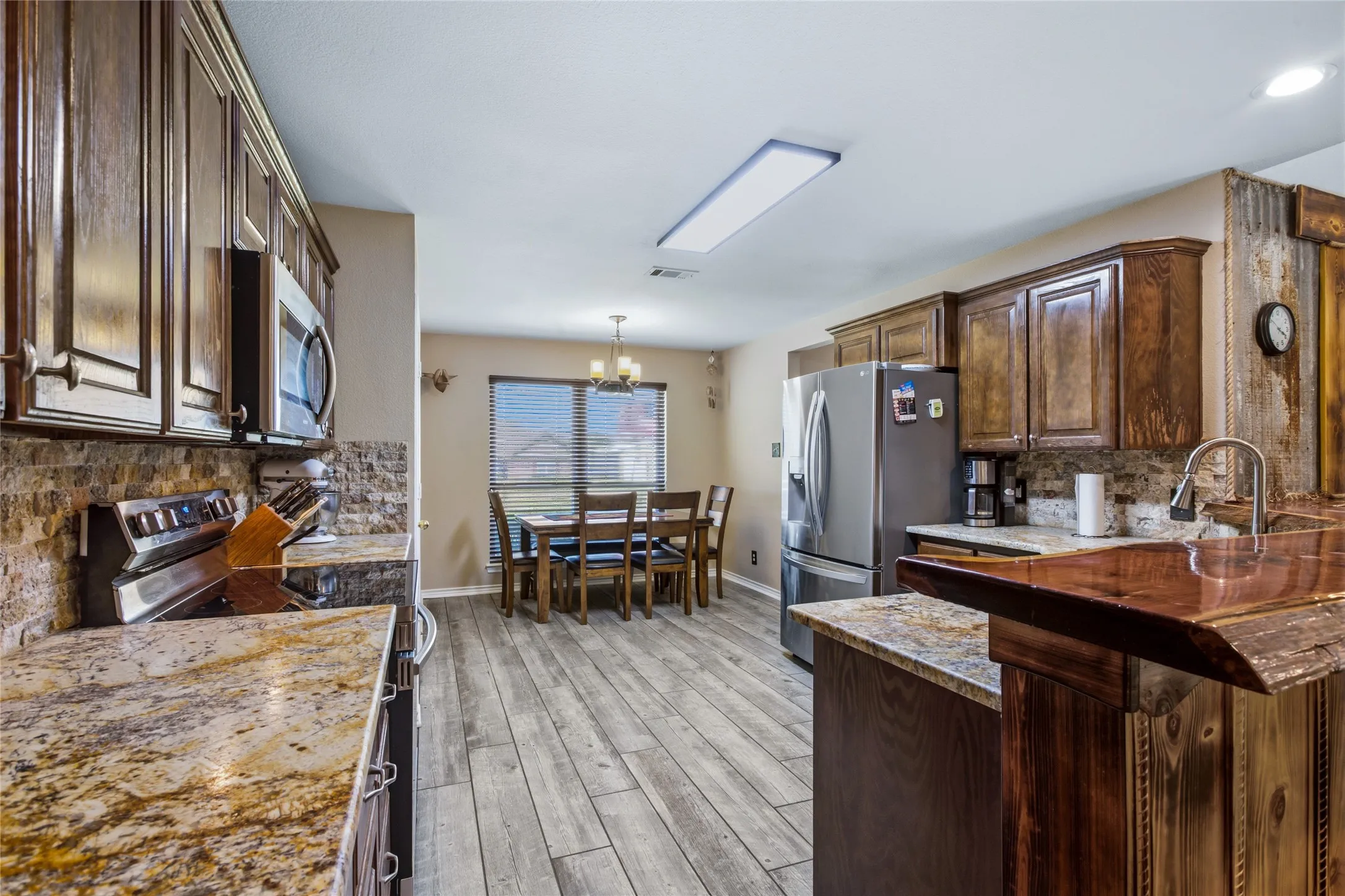Single Family Residence For Sale in Fannin County , 119 Harli Drive, Trenton, Texas 75490, 3 Bedroom, 2 Bathroom, 2 Garage spaces, 1,860 Sqft, built in 2004, mls#21320830, Real Estate Agent in Trenton, Homes For Sale in Fannin county, Homes For Sale in Trenton, Realtor in Trenton Texas, Real Estate Brokerage Independent Realty Texas, Luminita Cordes Realtor