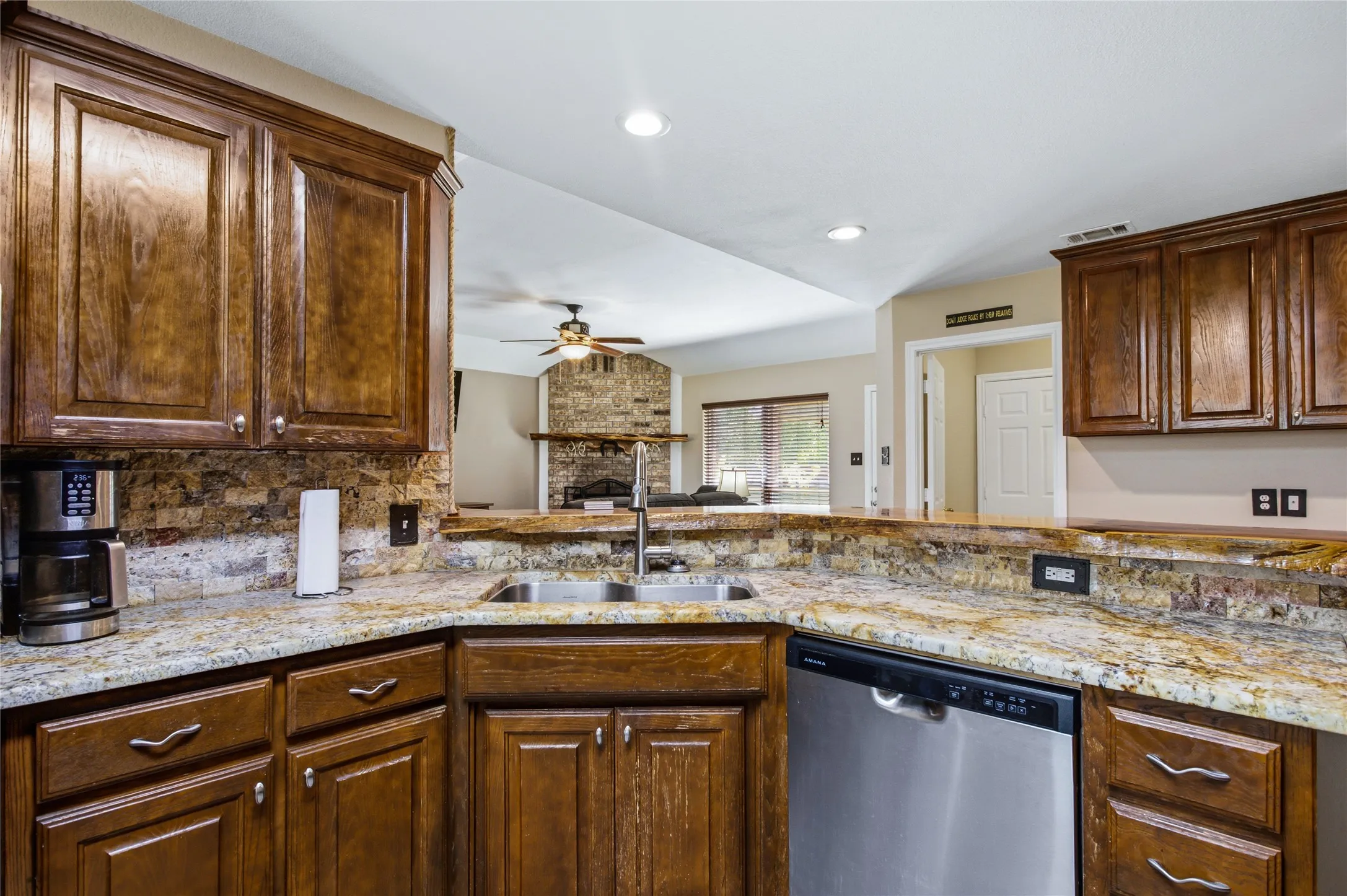 Single Family Residence For Sale in Fannin County , 119 Harli Drive, Trenton, Texas 75490, 3 Bedroom, 2 Bathroom, 2 Garage spaces, 1,860 Sqft, built in 2004, mls#21320830, Real Estate Agent in Trenton, Homes For Sale in Fannin county, Homes For Sale in Trenton, Realtor in Trenton Texas, Real Estate Brokerage Independent Realty Texas, Luminita Cordes Realtor