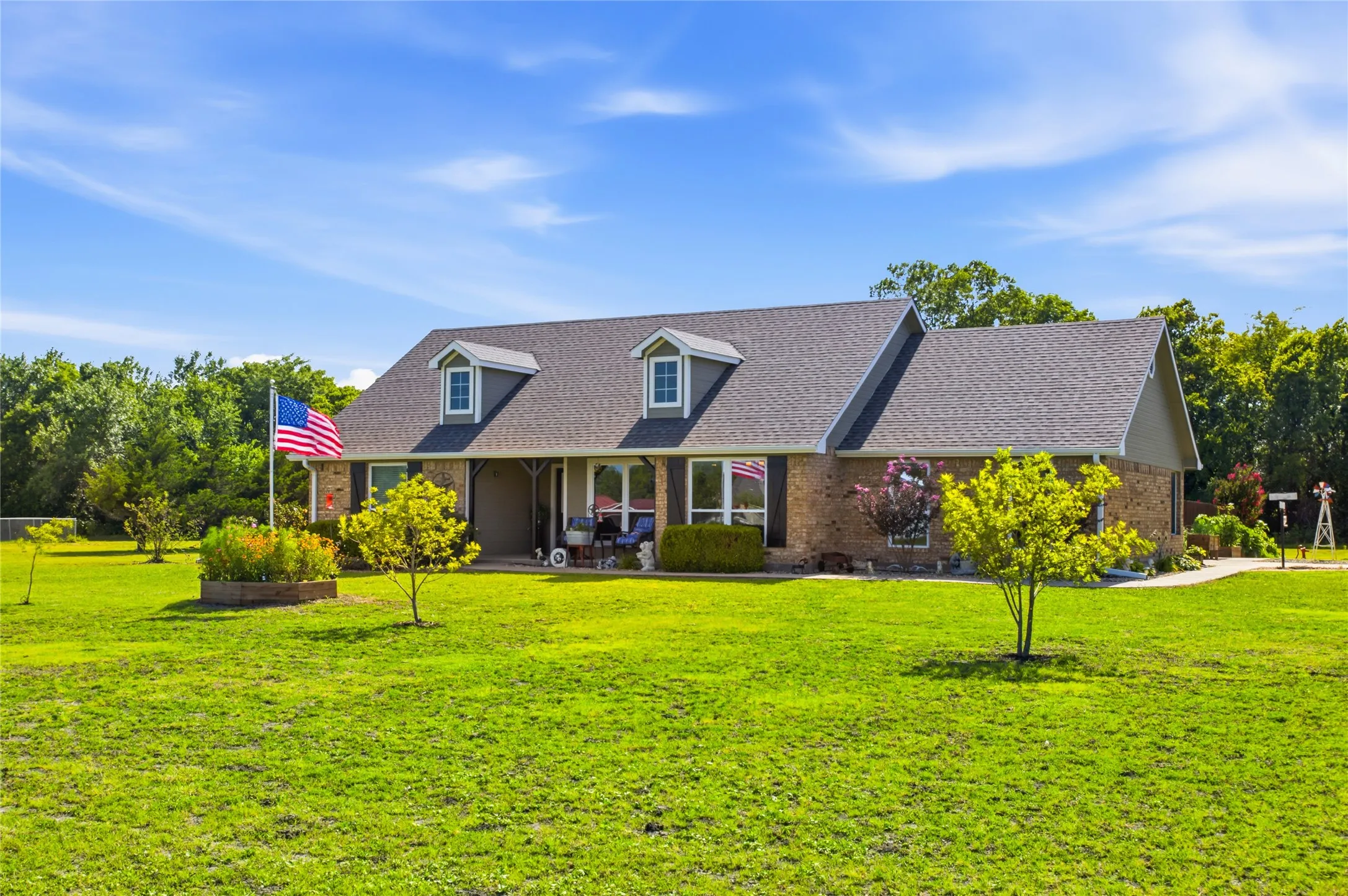 Single Family Residence For Sale in Fannin County , 119 Harli Drive, Trenton, Texas 75490, 3 Bedroom, 2 Bathroom, 2 Garage spaces, 1,860 Sqft, built in 2004, mls#21320830, Real Estate Agent in Trenton, Homes For Sale in Fannin county, Homes For Sale in Trenton, Realtor in Trenton Texas, Real Estate Brokerage Independent Realty Texas, Luminita Cordes Realtor