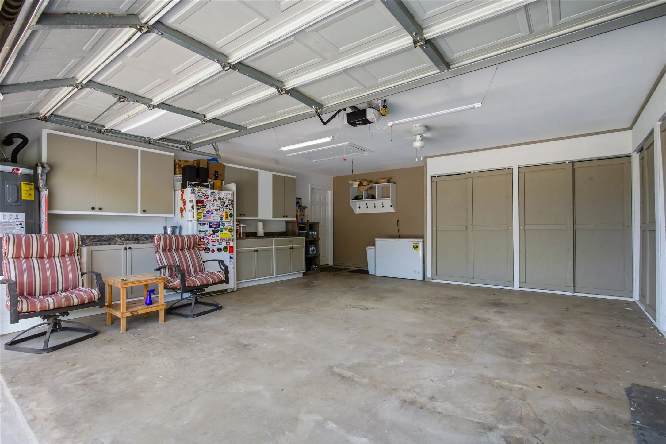 Single Family Residence For Sale in Fannin County , 119 Harli Drive, Trenton, Texas 75490, 3 Bedroom, 2 Bathroom, 2 Garage spaces, 1,860 Sqft, built in 2004, mls#21320830, Real Estate Agent in Trenton, Homes For Sale in Fannin county, Homes For Sale in Trenton, Realtor in Trenton Texas, Real Estate Brokerage Independent Realty Texas, Luminita Cordes Realtor