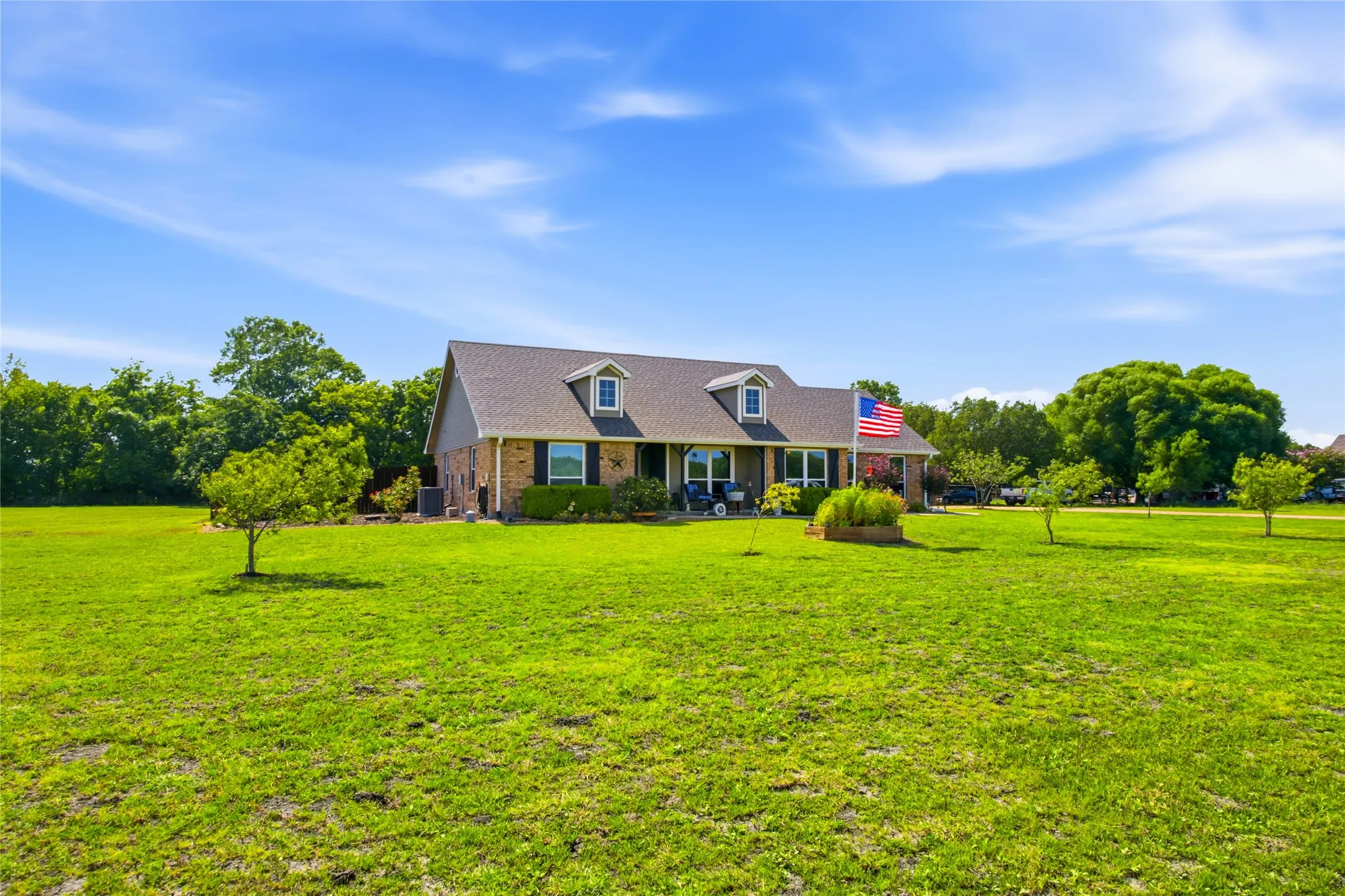 Single Family Residence For Sale in Fannin County , 119 Harli Drive, Trenton, Texas 75490, 3 Bedroom, 2 Bathroom, 2 Garage spaces, 1,860 Sqft, built in 2004, mls#21320830, Real Estate Agent in Trenton, Homes For Sale in Fannin county, Homes For Sale in Trenton, Realtor in Trenton Texas, Real Estate Brokerage Independent Realty Texas, Luminita Cordes Realtor