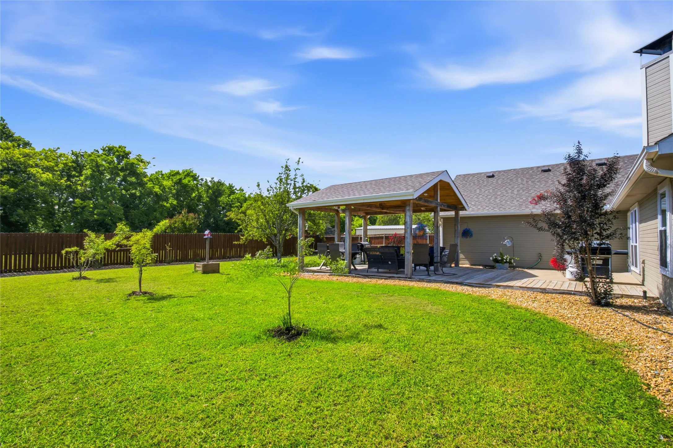 Single Family Residence For Sale in Fannin County , 119 Harli Drive, Trenton, Texas 75490, 3 Bedroom, 2 Bathroom, 2 Garage spaces, 1,860 Sqft, built in 2004, mls#21320830, Real Estate Agent in Trenton, Homes For Sale in Fannin county, Homes For Sale in Trenton, Realtor in Trenton Texas, Real Estate Brokerage Independent Realty Texas, Luminita Cordes Realtor