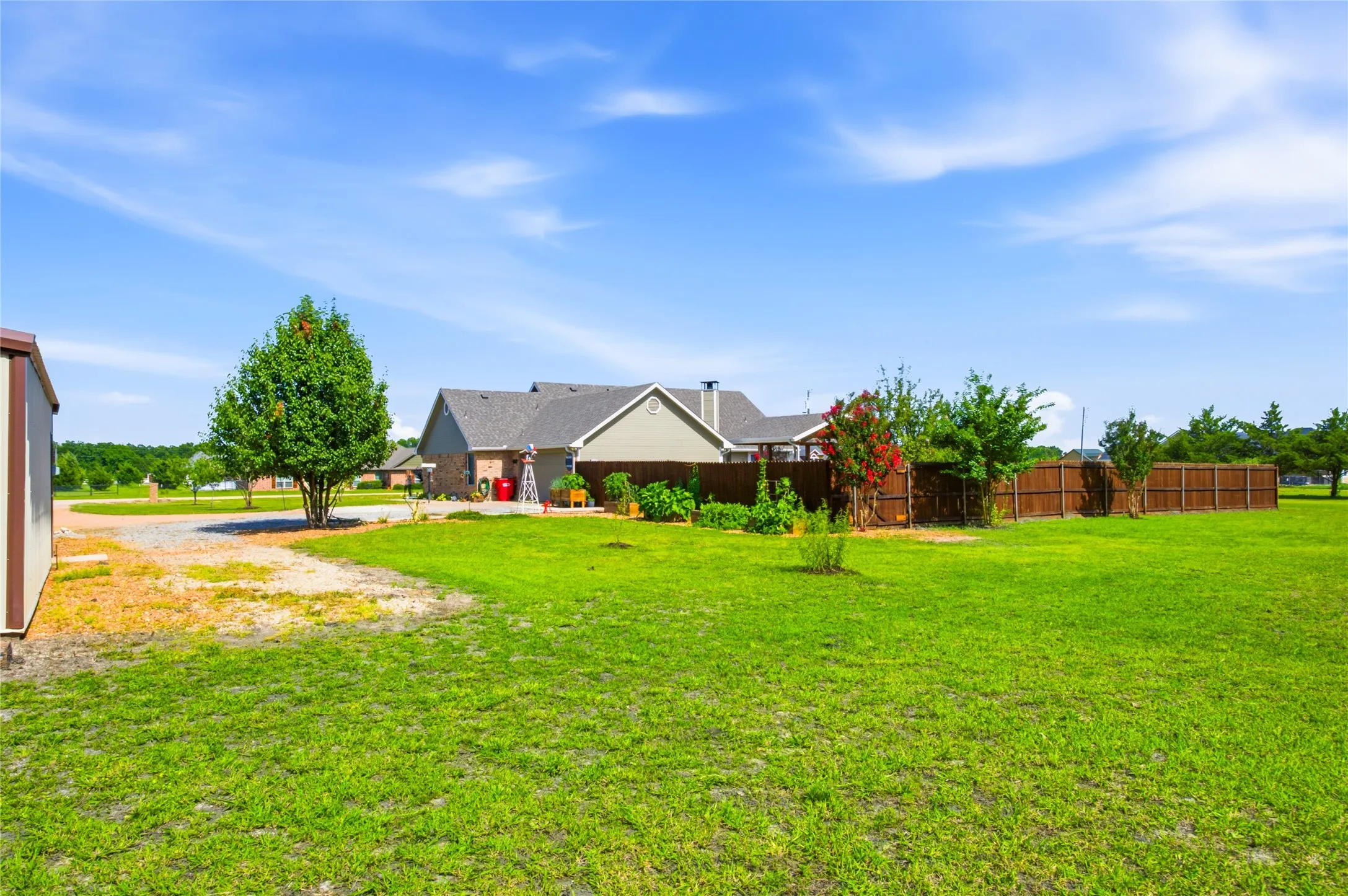 Single Family Residence For Sale in Fannin County , 119 Harli Drive, Trenton, Texas 75490, 3 Bedroom, 2 Bathroom, 2 Garage spaces, 1,860 Sqft, built in 2004, mls#21320830, Real Estate Agent in Trenton, Homes For Sale in Fannin county, Homes For Sale in Trenton, Realtor in Trenton Texas, Real Estate Brokerage Independent Realty Texas, Luminita Cordes Realtor