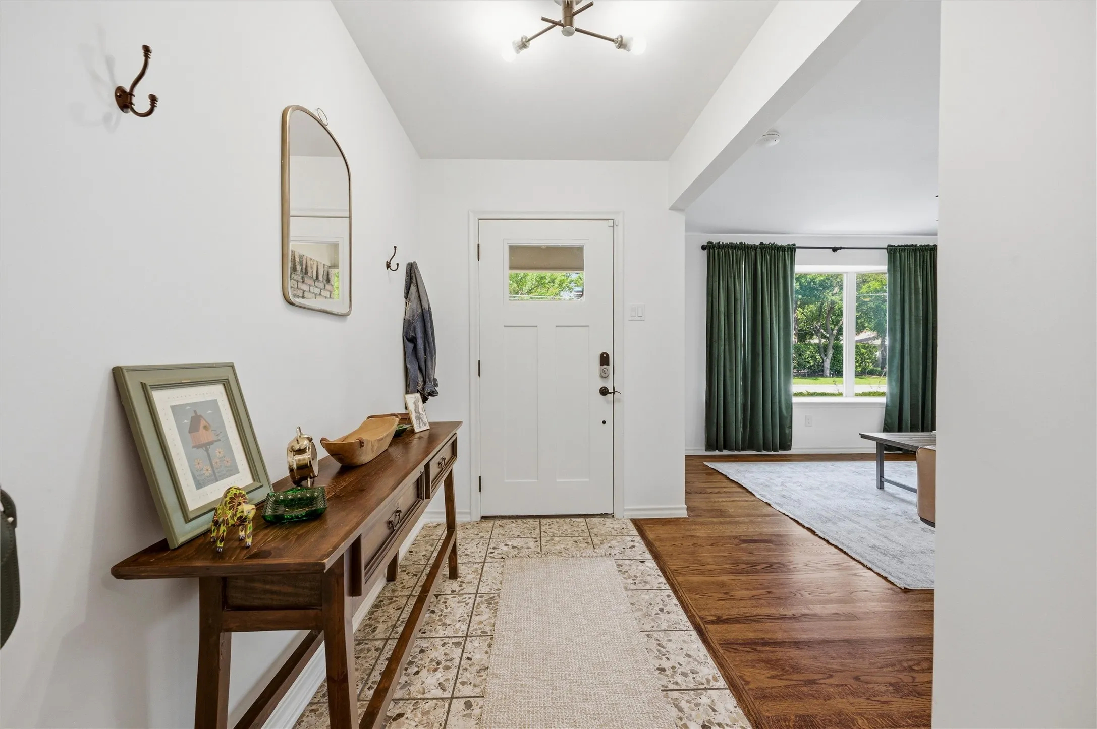Single Family Residence For Sale in Dallas County , 2536 Saint Francis Avenue, Dallas, Texas 75228, 3 Bedroom, 2 Bathroom, 2 Garage spaces, 1,668 Sqft, built in 1965, mls#21316221, Real Estate Agent in Dallas, Homes For Sale in Dallas county, Homes For Sale in Dallas, Realtor in Dallas Texas, Real Estate Brokerage Independent Realty Texas, Luminita Cordes Realtor