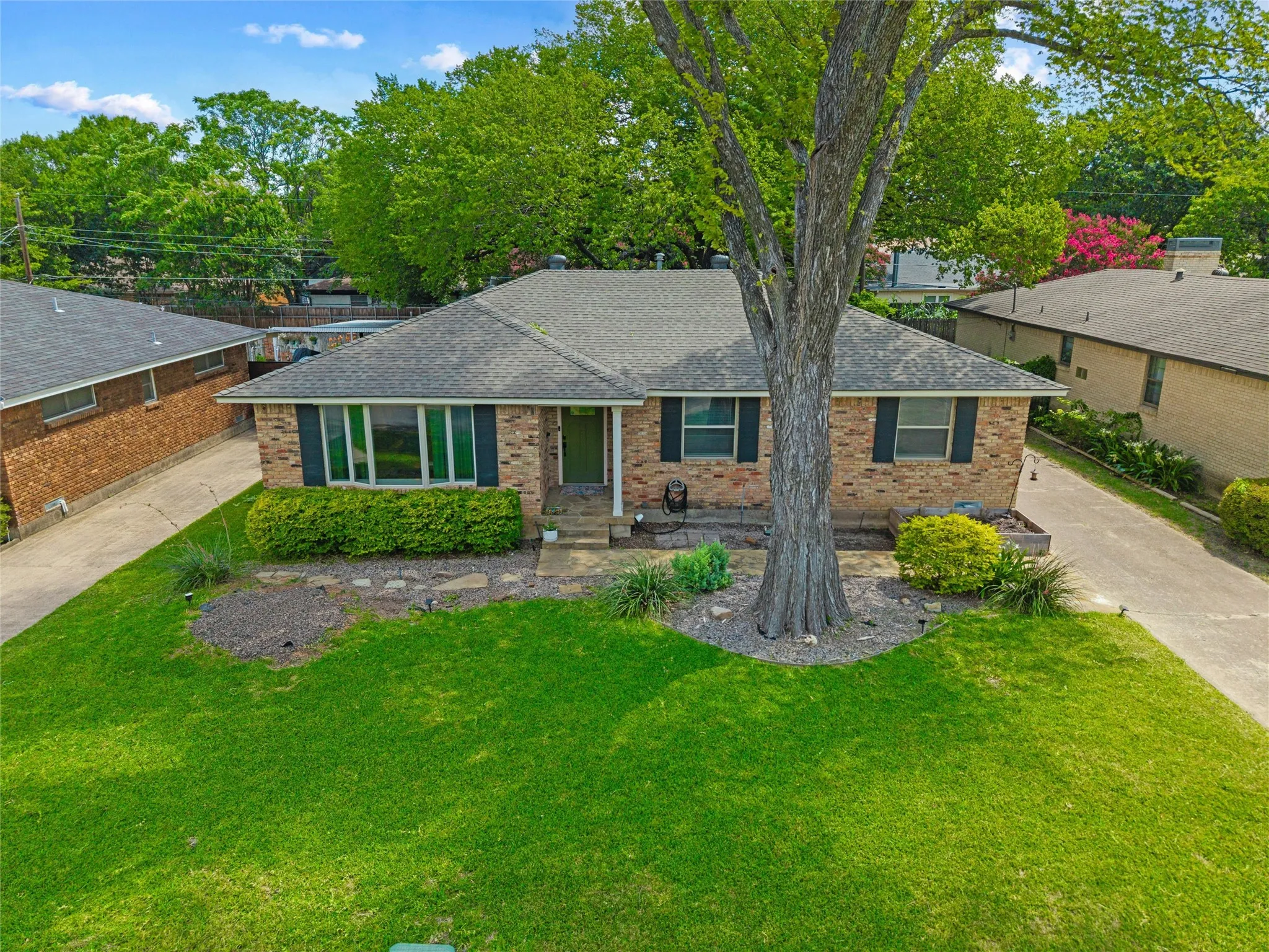 Single Family Residence For Sale in Dallas County , 2536 Saint Francis Avenue, Dallas, Texas 75228, 3 Bedroom, 2 Bathroom, 2 Garage spaces, 1,668 Sqft, built in 1965, mls#21316221, Real Estate Agent in Dallas, Homes For Sale in Dallas county, Homes For Sale in Dallas, Realtor in Dallas Texas, Real Estate Brokerage Independent Realty Texas, Luminita Cordes Realtor