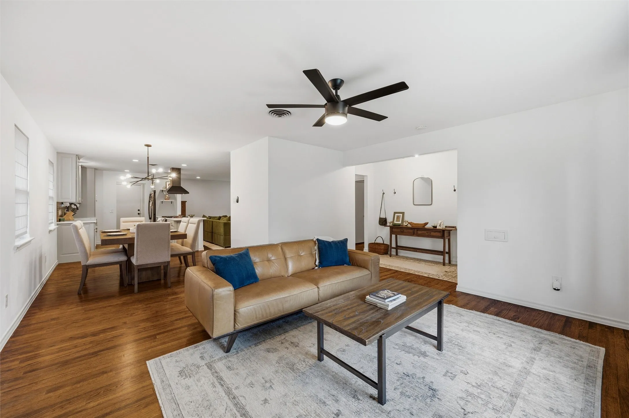 Single Family Residence For Sale in Dallas County , 2536 Saint Francis Avenue, Dallas, Texas 75228, 3 Bedroom, 2 Bathroom, 2 Garage spaces, 1,668 Sqft, built in 1965, mls#21316221, Real Estate Agent in Dallas, Homes For Sale in Dallas county, Homes For Sale in Dallas, Realtor in Dallas Texas, Real Estate Brokerage Independent Realty Texas, Luminita Cordes Realtor