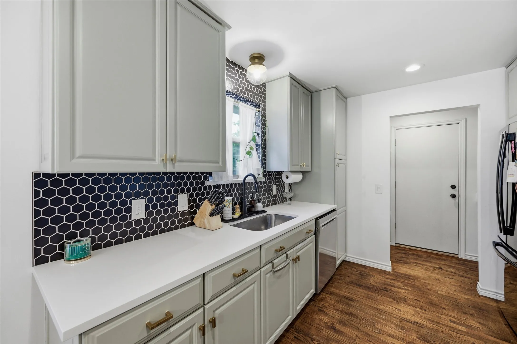 Single Family Residence For Sale in Dallas County , 2536 Saint Francis Avenue, Dallas, Texas 75228, 3 Bedroom, 2 Bathroom, 2 Garage spaces, 1,668 Sqft, built in 1965, mls#21316221, Real Estate Agent in Dallas, Homes For Sale in Dallas county, Homes For Sale in Dallas, Realtor in Dallas Texas, Real Estate Brokerage Independent Realty Texas, Luminita Cordes Realtor
