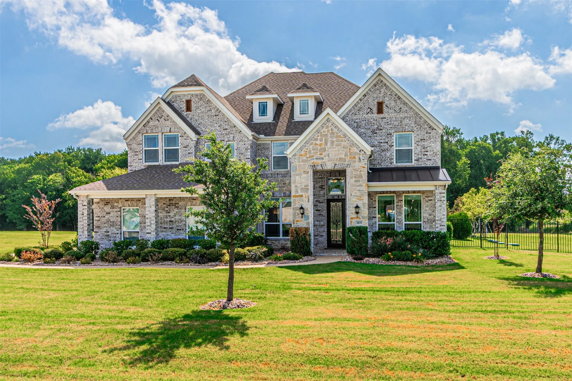 Single Family Residence For Sale in Collin County , 1821 Lincoln Road, Lucas, Texas 75002, 5 Bedroom, 4 Bathroom, 3 Garage spaces, 3,919 Sqft, built in 2019, mls#21318361, Real Estate Agent in Lucas, Homes For Sale in Collin county, Homes For Sale in Lucas, Realtor in Lucas Texas, Real Estate Brokerage Independent Realty Texas, Luminita Cordes Realtor