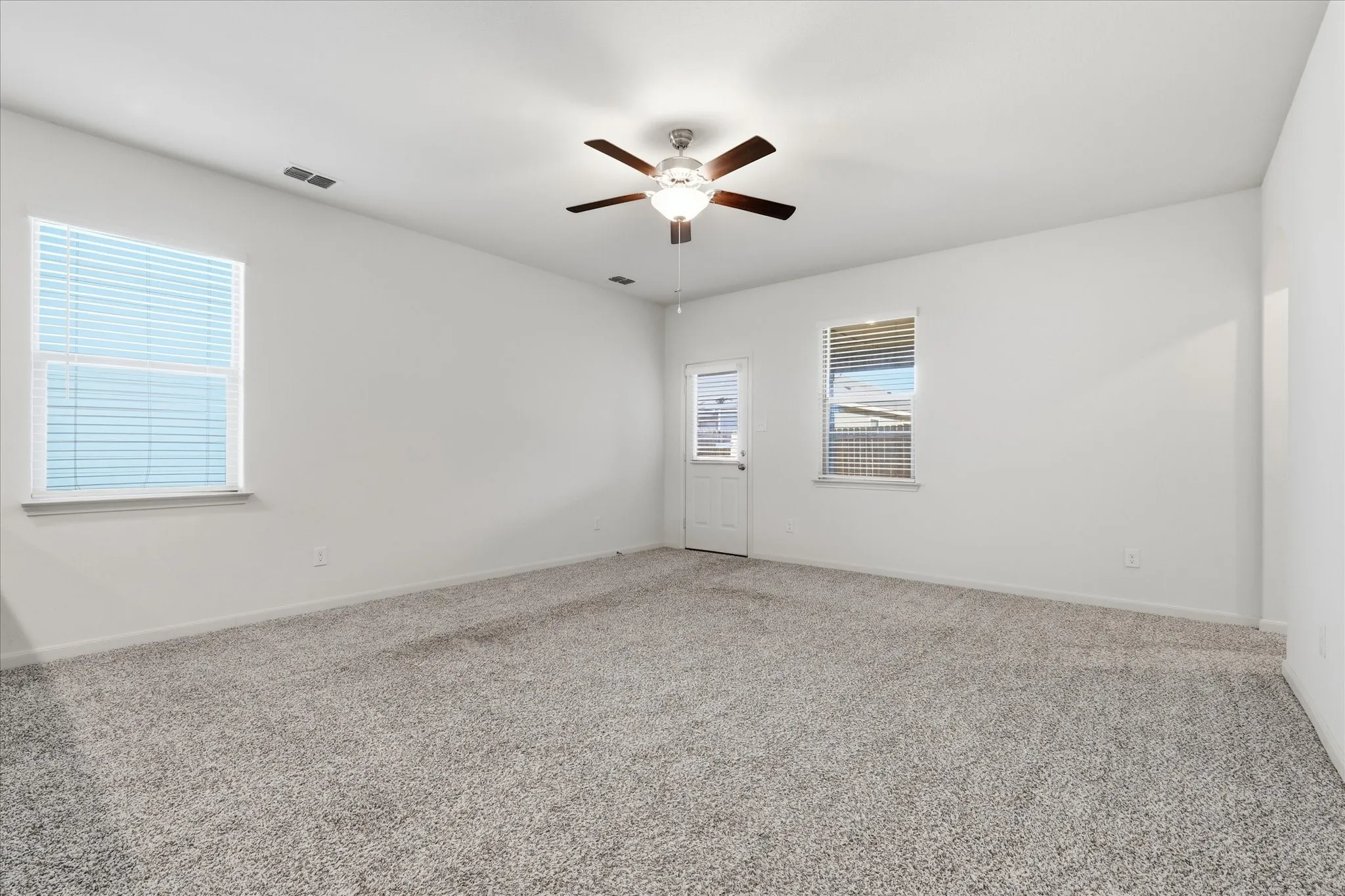 Single Family Residence For Sale in Denton County , 13518 Mineral Road, Ponder, Texas 76259, 3 Bedroom, 2 Bathroom, 2 Garage spaces, 1,551 Sqft, built in 2022, mls#21319120, Real Estate Agent in Ponder, Homes For Sale in Denton county, Homes For Sale in Ponder, Realtor in Ponder Texas, Real Estate Brokerage Independent Realty Texas, Luminita Cordes Realtor
