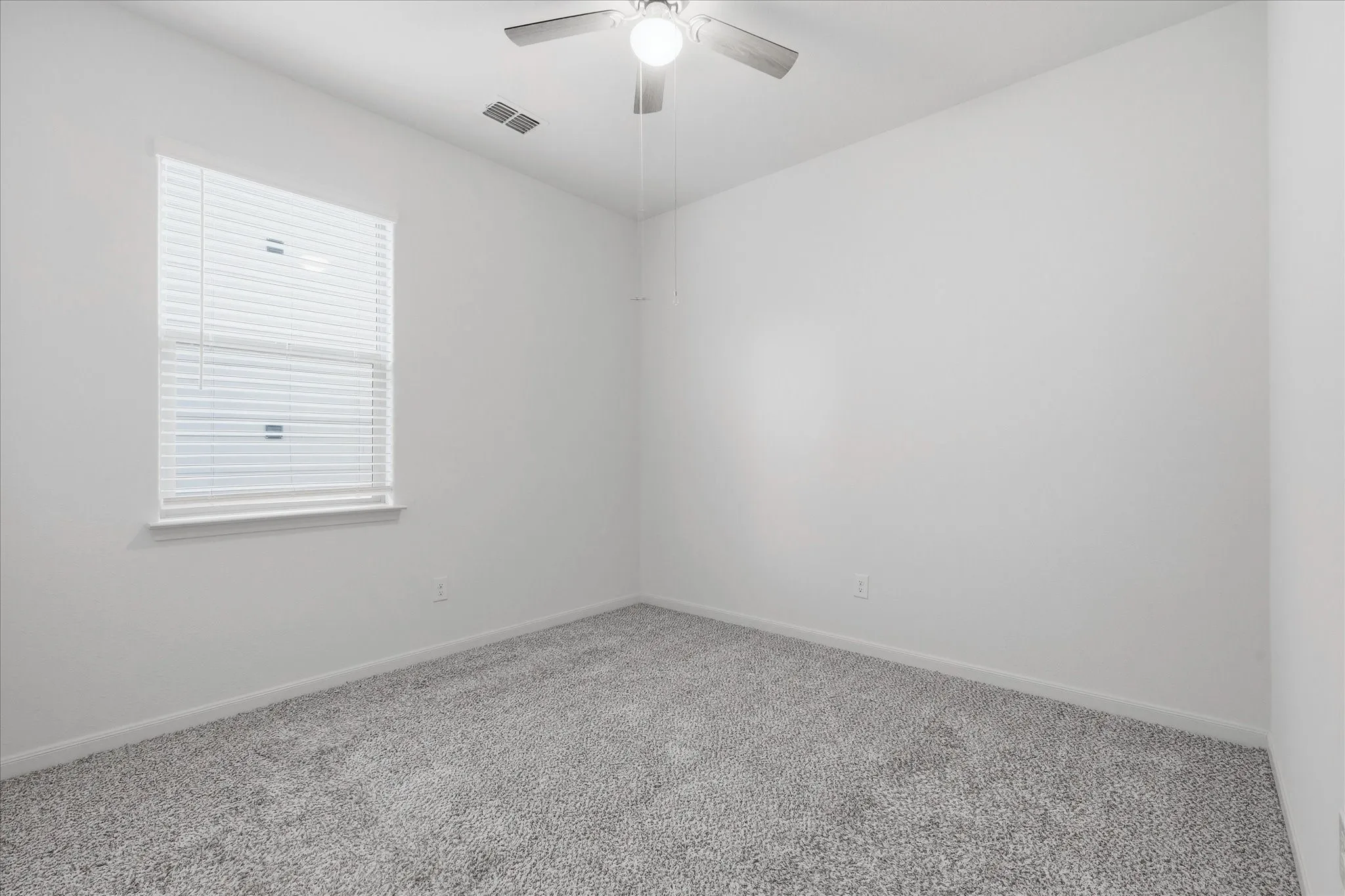 Single Family Residence For Sale in Denton County , 13518 Mineral Road, Ponder, Texas 76259, 3 Bedroom, 2 Bathroom, 2 Garage spaces, 1,551 Sqft, built in 2022, mls#21319120, Real Estate Agent in Ponder, Homes For Sale in Denton county, Homes For Sale in Ponder, Realtor in Ponder Texas, Real Estate Brokerage Independent Realty Texas, Luminita Cordes Realtor