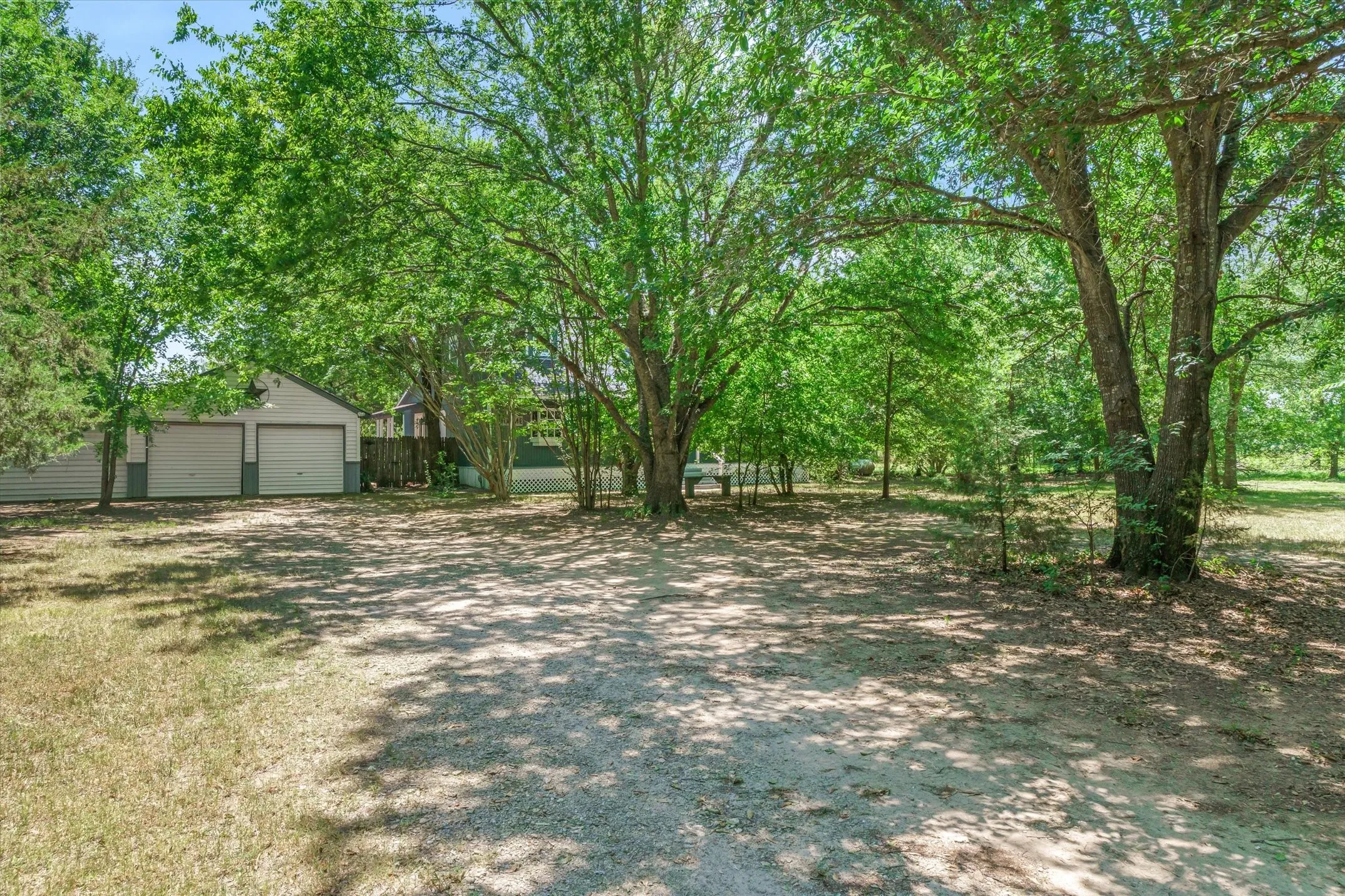 Single Family Residence For Sale in Van Zandt County , 1100 Vz County Road 3414, Wills Point, Texas 75169, 3 Bedroom, 3 Bathroom, 2 Garage spaces, 1,768 Sqft, built in 1997, mls#21320818, Real Estate Agent in Wills Point, Homes For Sale in Van Zandt county, Homes For Sale in Wills Point, Realtor in Wills Point Texas, Real Estate Brokerage Independent Realty Texas, Luminita Cordes Realtor