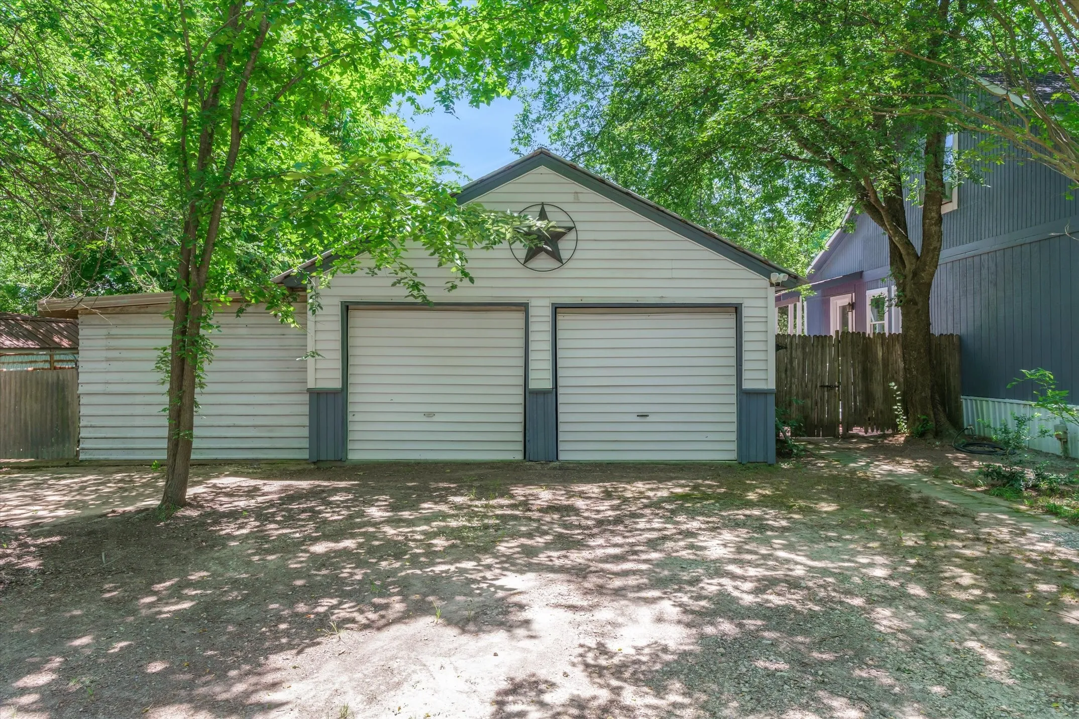 Single Family Residence For Sale in Van Zandt County , 1100 Vz County Road 3414, Wills Point, Texas 75169, 3 Bedroom, 3 Bathroom, 2 Garage spaces, 1,768 Sqft, built in 1997, mls#21320818, Real Estate Agent in Wills Point, Homes For Sale in Van Zandt county, Homes For Sale in Wills Point, Realtor in Wills Point Texas, Real Estate Brokerage Independent Realty Texas, Luminita Cordes Realtor