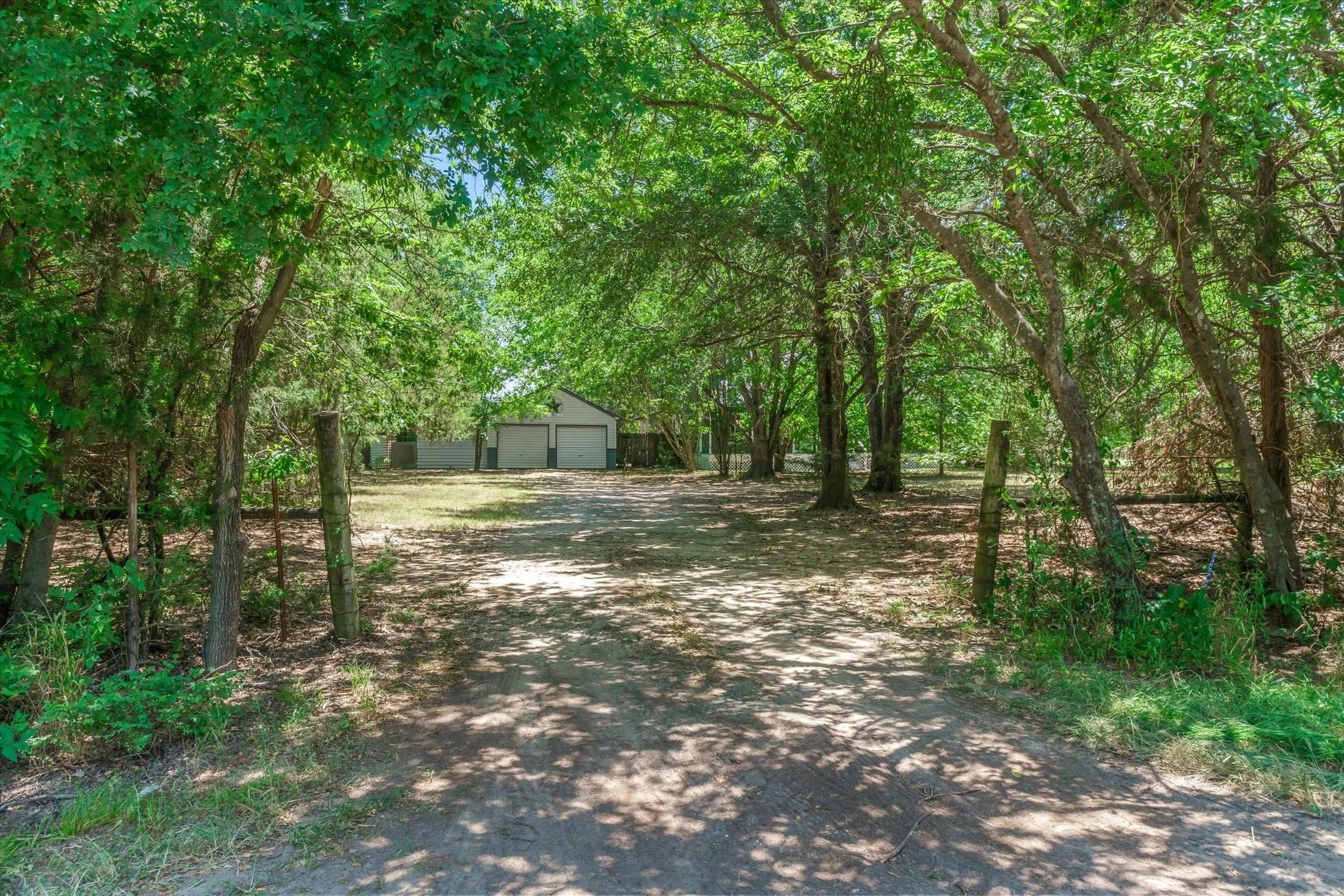 Single Family Residence For Sale in Van Zandt County , 1100 Vz County Road 3414, Wills Point, Texas 75169, 3 Bedroom, 3 Bathroom, 2 Garage spaces, 1,768 Sqft, built in 1997, mls#21320818, Real Estate Agent in Wills Point, Homes For Sale in Van Zandt county, Homes For Sale in Wills Point, Realtor in Wills Point Texas, Real Estate Brokerage Independent Realty Texas, Luminita Cordes Realtor