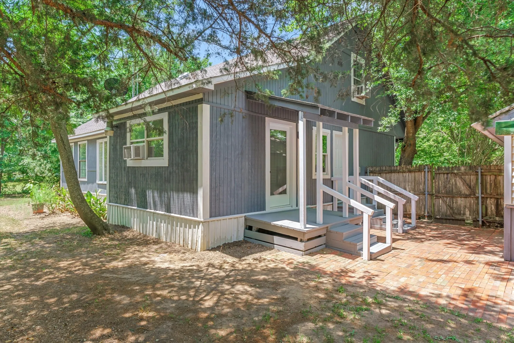 Single Family Residence For Sale in Van Zandt County , 1100 Vz County Road 3414, Wills Point, Texas 75169, 3 Bedroom, 3 Bathroom, 2 Garage spaces, 1,768 Sqft, built in 1997, mls#21320818, Real Estate Agent in Wills Point, Homes For Sale in Van Zandt county, Homes For Sale in Wills Point, Realtor in Wills Point Texas, Real Estate Brokerage Independent Realty Texas, Luminita Cordes Realtor