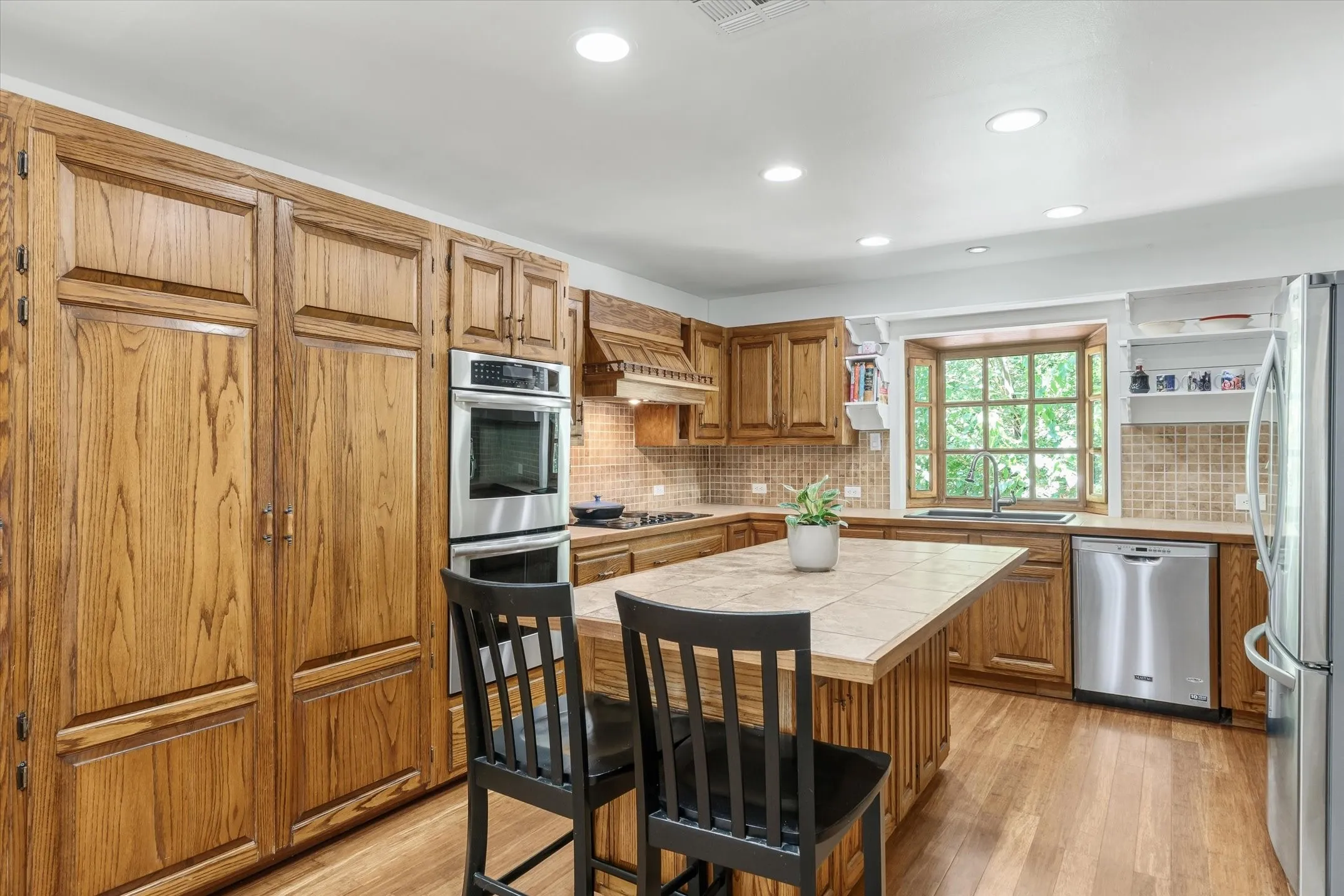 Single Family Residence For Sale in Van Zandt County , 1100 Vz County Road 3414, Wills Point, Texas 75169, 3 Bedroom, 3 Bathroom, 2 Garage spaces, 1,768 Sqft, built in 1997, mls#21320818, Real Estate Agent in Wills Point, Homes For Sale in Van Zandt county, Homes For Sale in Wills Point, Realtor in Wills Point Texas, Real Estate Brokerage Independent Realty Texas, Luminita Cordes Realtor