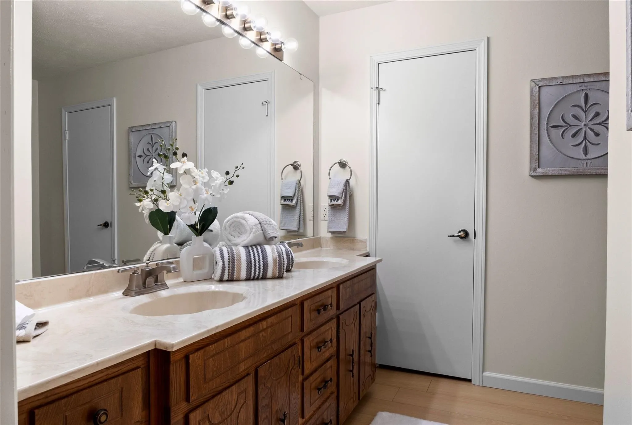 Single Family Residence For Rent in Tarrant County , 329 Stratford Drive, Hurst, Texas 76054, 3 Bedroom, 2 Bathroom, 2 Garage spaces, 1,689 Sqft, built in 1978, mls#21320892, Real Estate Agent in Hurst, Homes For Rent in Tarrant county, Homes For Rent in Hurst, Realtor in Hurst Texas, Real Estate Brokerage Independent Realty Texas, Luminita Cordes Realtor