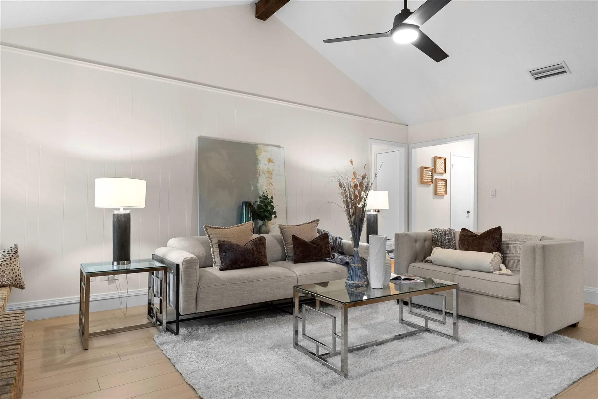 Single Family Residence For Rent in Tarrant County , 329 Stratford Drive, Hurst, Texas 76054, 3 Bedroom, 2 Bathroom, 2 Garage spaces, 1,689 Sqft, built in 1978, mls#21320892, Real Estate Agent in Hurst, Homes For Rent in Tarrant county, Homes For Rent in Hurst, Realtor in Hurst Texas, Real Estate Brokerage Independent Realty Texas, Luminita Cordes Realtor