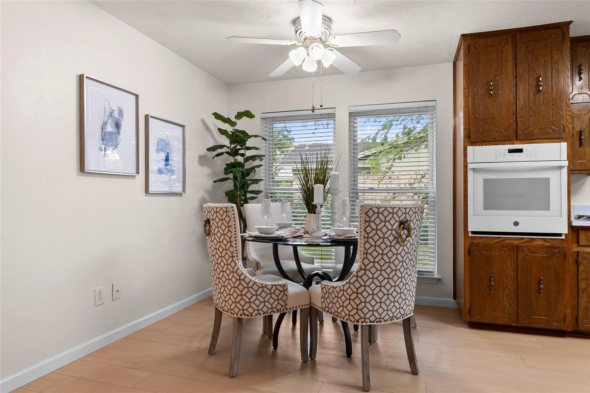 Single Family Residence For Rent in Tarrant County , 329 Stratford Drive, Hurst, Texas 76054, 3 Bedroom, 2 Bathroom, 2 Garage spaces, 1,689 Sqft, built in 1978, mls#21320892, Real Estate Agent in Hurst, Homes For Rent in Tarrant county, Homes For Rent in Hurst, Realtor in Hurst Texas, Real Estate Brokerage Independent Realty Texas, Luminita Cordes Realtor