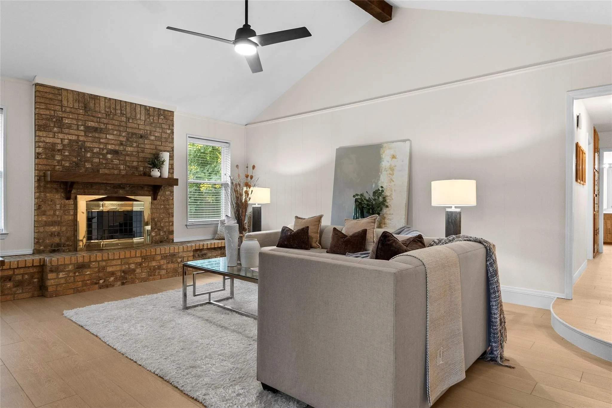 Single Family Residence For Rent in Tarrant County , 329 Stratford Drive, Hurst, Texas 76054, 3 Bedroom, 2 Bathroom, 2 Garage spaces, 1,689 Sqft, built in 1978, mls#21320892, Real Estate Agent in Hurst, Homes For Rent in Tarrant county, Homes For Rent in Hurst, Realtor in Hurst Texas, Real Estate Brokerage Independent Realty Texas, Luminita Cordes Realtor