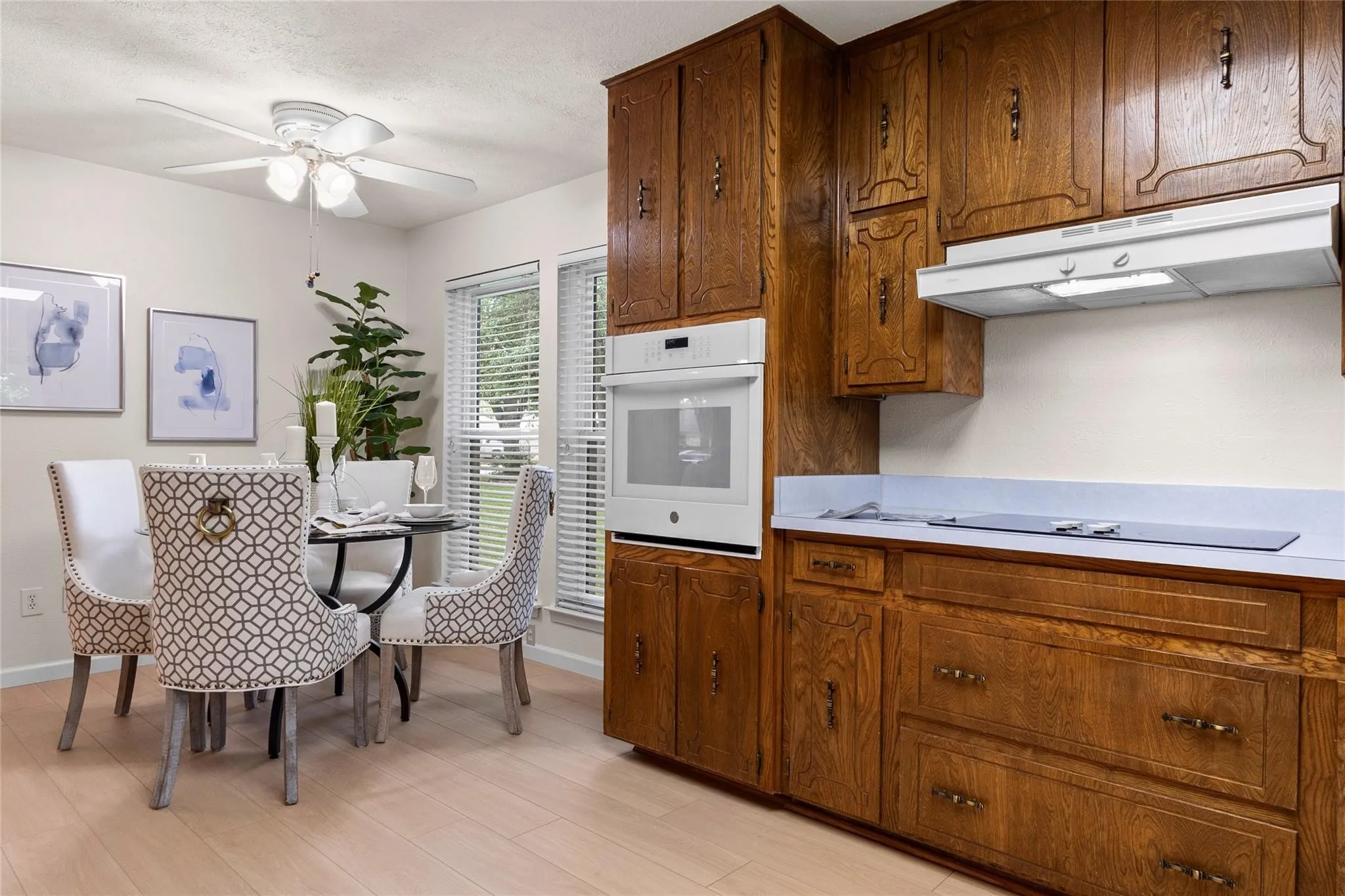 Single Family Residence For Rent in Tarrant County , 329 Stratford Drive, Hurst, Texas 76054, 3 Bedroom, 2 Bathroom, 2 Garage spaces, 1,689 Sqft, built in 1978, mls#21320892, Real Estate Agent in Hurst, Homes For Rent in Tarrant county, Homes For Rent in Hurst, Realtor in Hurst Texas, Real Estate Brokerage Independent Realty Texas, Luminita Cordes Realtor