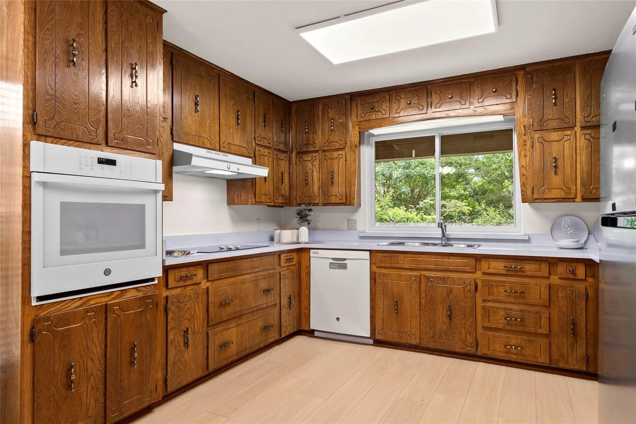 Single Family Residence For Rent in Tarrant County , 329 Stratford Drive, Hurst, Texas 76054, 3 Bedroom, 2 Bathroom, 2 Garage spaces, 1,689 Sqft, built in 1978, mls#21320892, Real Estate Agent in Hurst, Homes For Rent in Tarrant county, Homes For Rent in Hurst, Realtor in Hurst Texas, Real Estate Brokerage Independent Realty Texas, Luminita Cordes Realtor