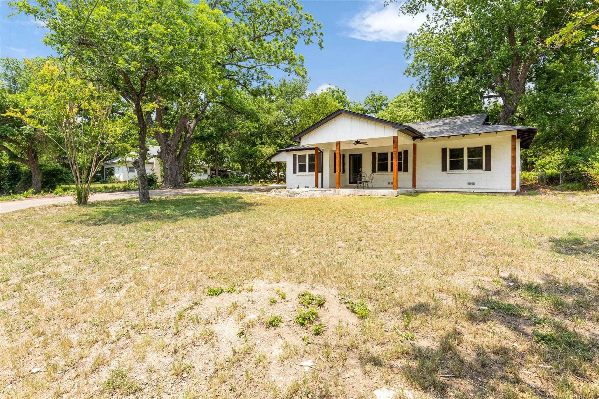 Single Family Residence For Sale in Somervell County , 1509 Van Zandt Road, Glen Rose, Texas 76043, 3 Bedroom, 3 Bathroom, Garage spaces, 1,881 Sqft, built in 1950, mls#21318639, Real Estate Agent in Glen Rose, Homes For Sale in Somervell county, Homes For Sale in Glen Rose, Realtor in Glen Rose Texas, Real Estate Brokerage Independent Realty Texas, Luminita Cordes Realtor