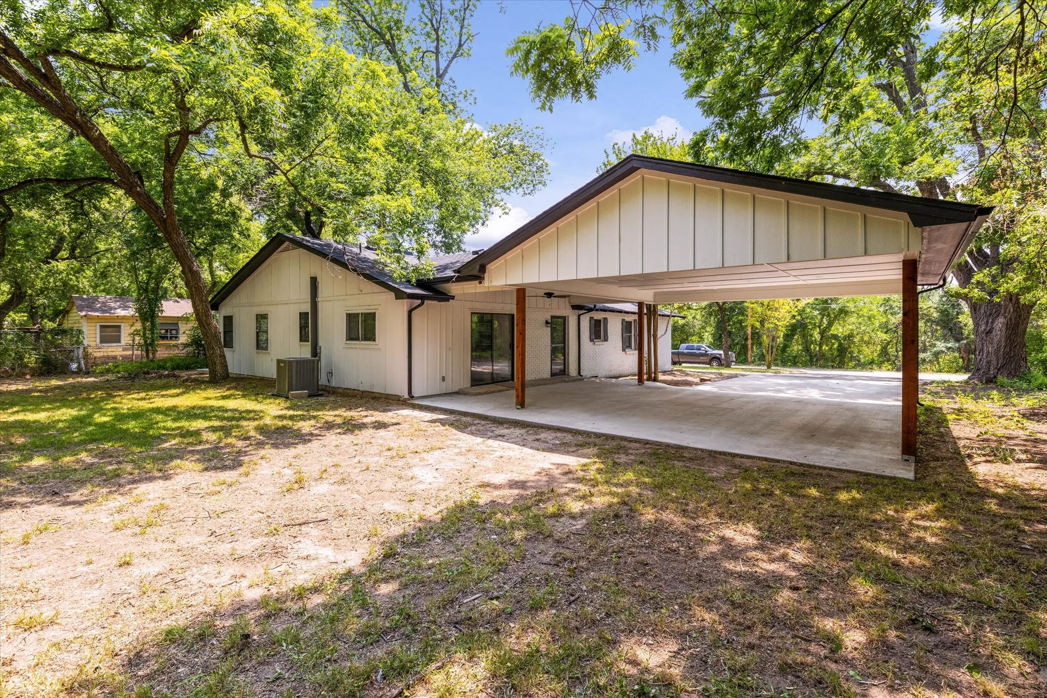 Single Family Residence For Sale in Somervell County , 1509 Van Zandt Road, Glen Rose, Texas 76043, 3 Bedroom, 3 Bathroom, Garage spaces, 1,881 Sqft, built in 1950, mls#21318639, Real Estate Agent in Glen Rose, Homes For Sale in Somervell county, Homes For Sale in Glen Rose, Realtor in Glen Rose Texas, Real Estate Brokerage Independent Realty Texas, Luminita Cordes Realtor