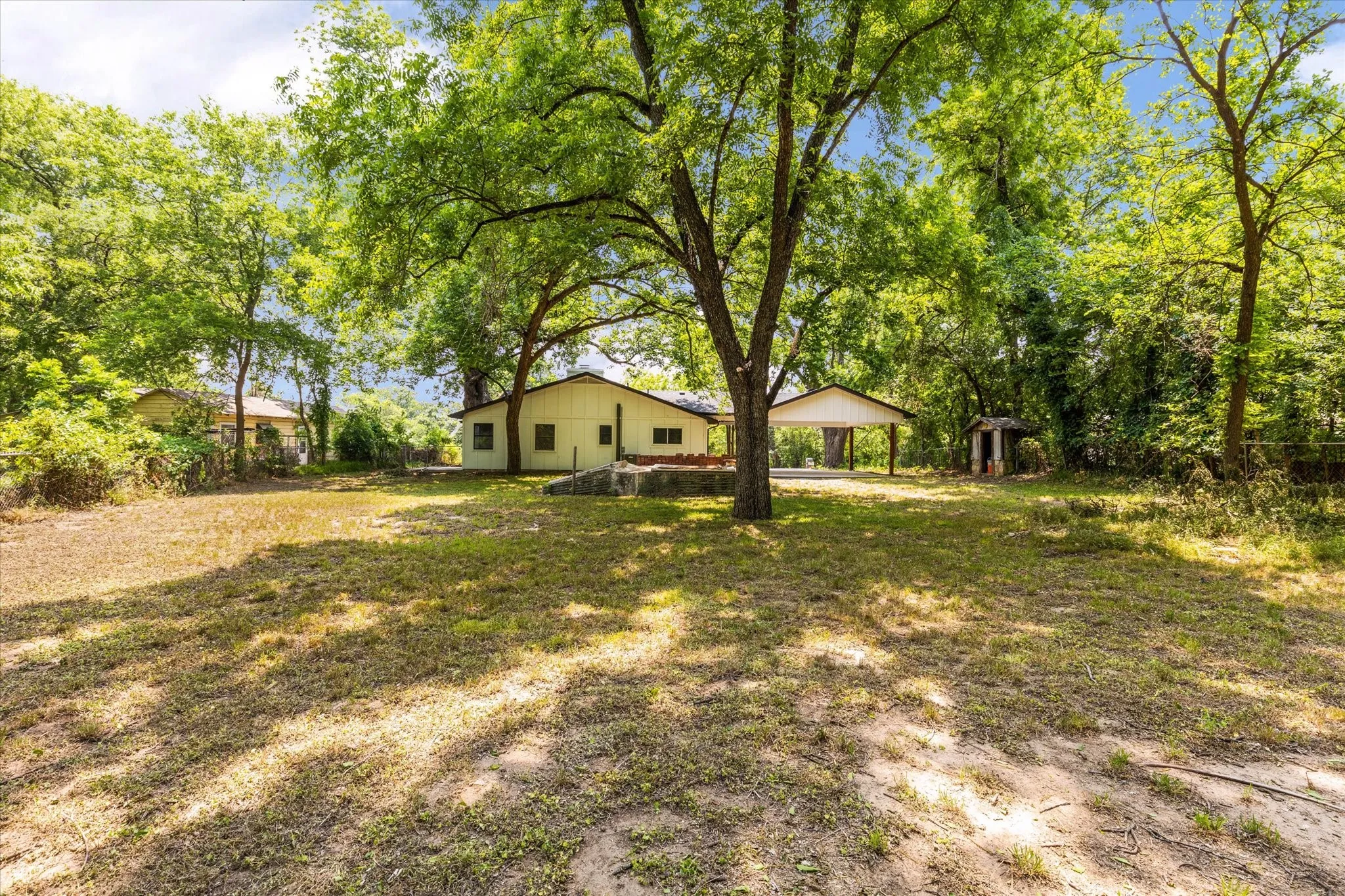 Single Family Residence For Sale in Somervell County , 1509 Van Zandt Road, Glen Rose, Texas 76043, 3 Bedroom, 3 Bathroom, Garage spaces, 1,881 Sqft, built in 1950, mls#21318639, Real Estate Agent in Glen Rose, Homes For Sale in Somervell county, Homes For Sale in Glen Rose, Realtor in Glen Rose Texas, Real Estate Brokerage Independent Realty Texas, Luminita Cordes Realtor