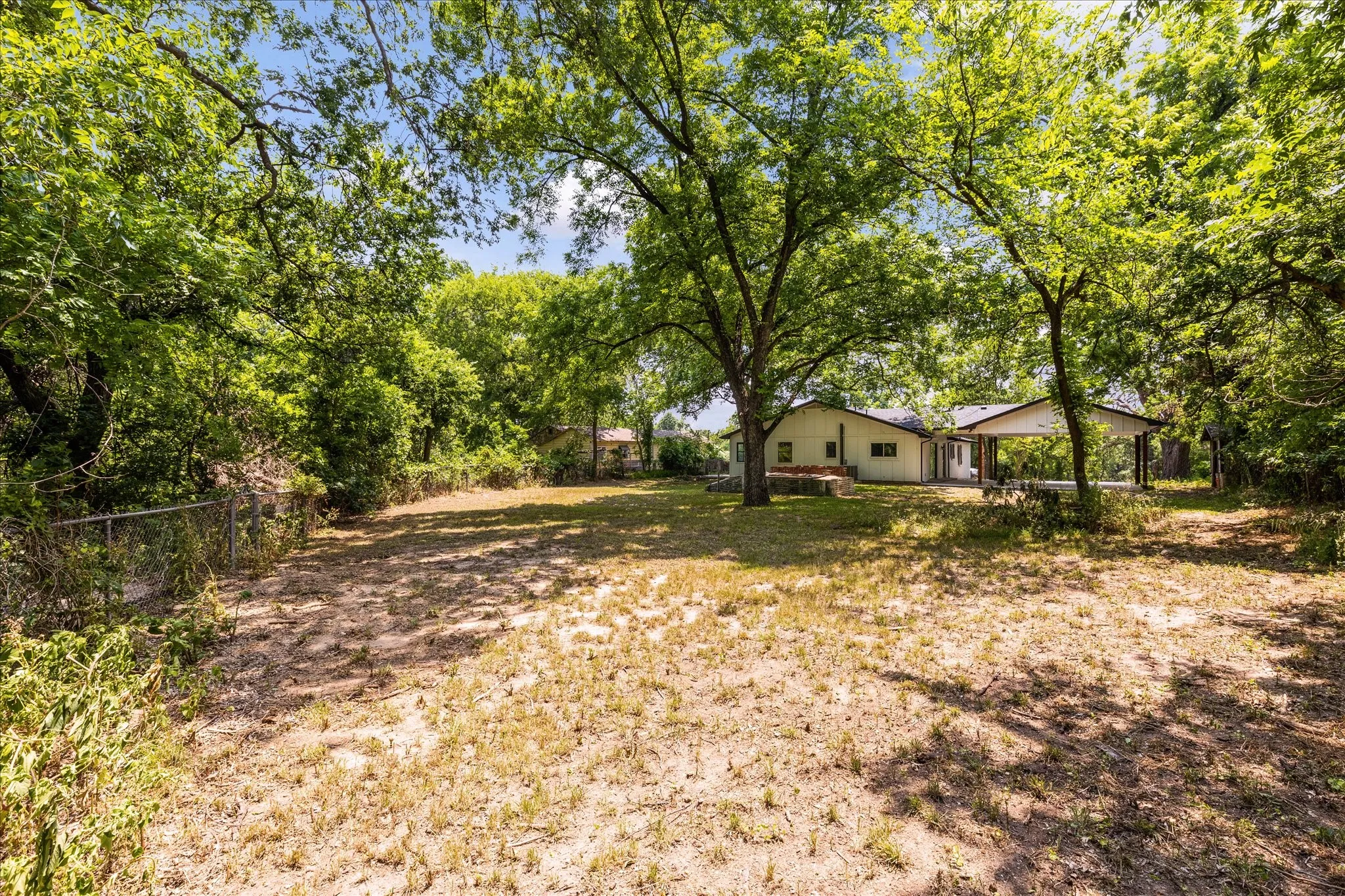 Single Family Residence For Sale in Somervell County , 1509 Van Zandt Road, Glen Rose, Texas 76043, 3 Bedroom, 3 Bathroom, Garage spaces, 1,881 Sqft, built in 1950, mls#21318639, Real Estate Agent in Glen Rose, Homes For Sale in Somervell county, Homes For Sale in Glen Rose, Realtor in Glen Rose Texas, Real Estate Brokerage Independent Realty Texas, Luminita Cordes Realtor