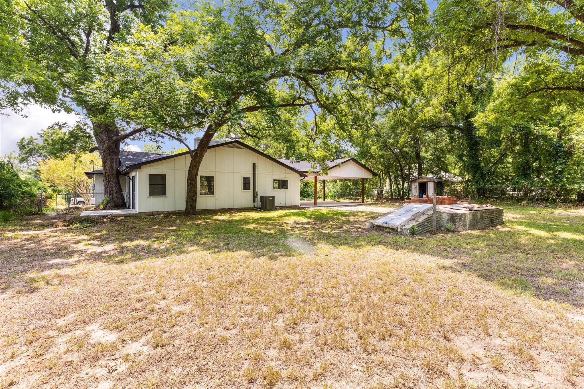 Single Family Residence For Sale in Somervell County , 1509 Van Zandt Road, Glen Rose, Texas 76043, 3 Bedroom, 3 Bathroom, Garage spaces, 1,881 Sqft, built in 1950, mls#21318639, Real Estate Agent in Glen Rose, Homes For Sale in Somervell county, Homes For Sale in Glen Rose, Realtor in Glen Rose Texas, Real Estate Brokerage Independent Realty Texas, Luminita Cordes Realtor