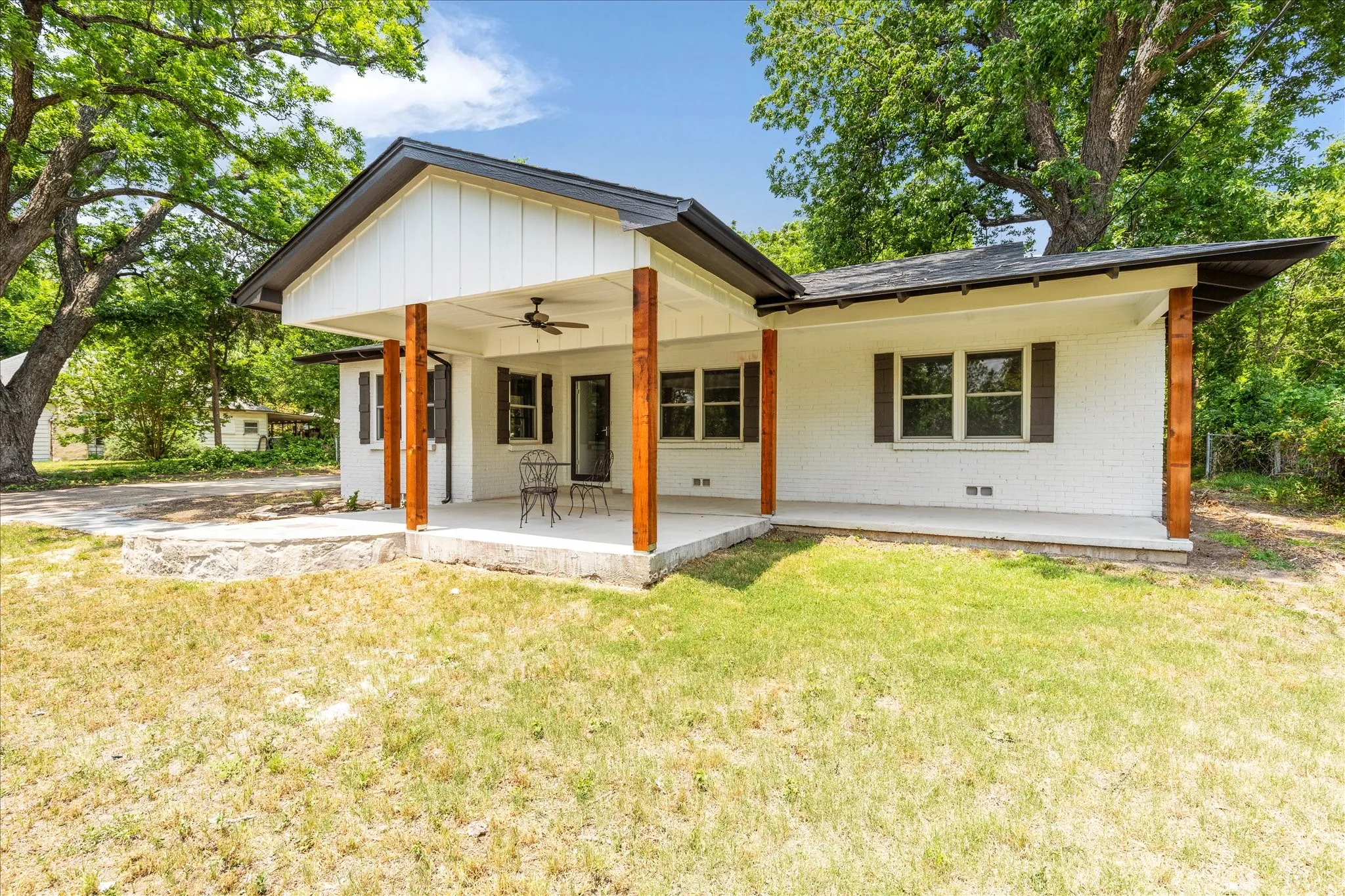 Single Family Residence For Sale in Somervell County , 1509 Van Zandt Road, Glen Rose, Texas 76043, 3 Bedroom, 3 Bathroom, Garage spaces, 1,881 Sqft, built in 1950, mls#21318639, Real Estate Agent in Glen Rose, Homes For Sale in Somervell county, Homes For Sale in Glen Rose, Realtor in Glen Rose Texas, Real Estate Brokerage Independent Realty Texas, Luminita Cordes Realtor