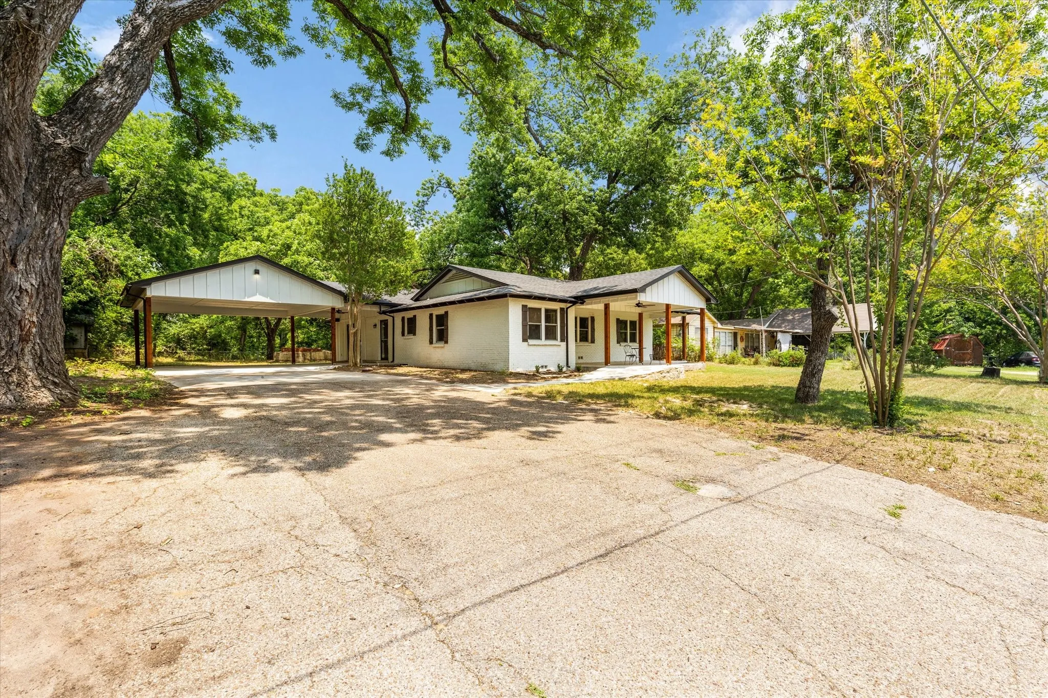 Single Family Residence For Sale in Somervell County , 1509 Van Zandt Road, Glen Rose, Texas 76043, 3 Bedroom, 3 Bathroom, Garage spaces, 1,881 Sqft, built in 1950, mls#21318639, Real Estate Agent in Glen Rose, Homes For Sale in Somervell county, Homes For Sale in Glen Rose, Realtor in Glen Rose Texas, Real Estate Brokerage Independent Realty Texas, Luminita Cordes Realtor