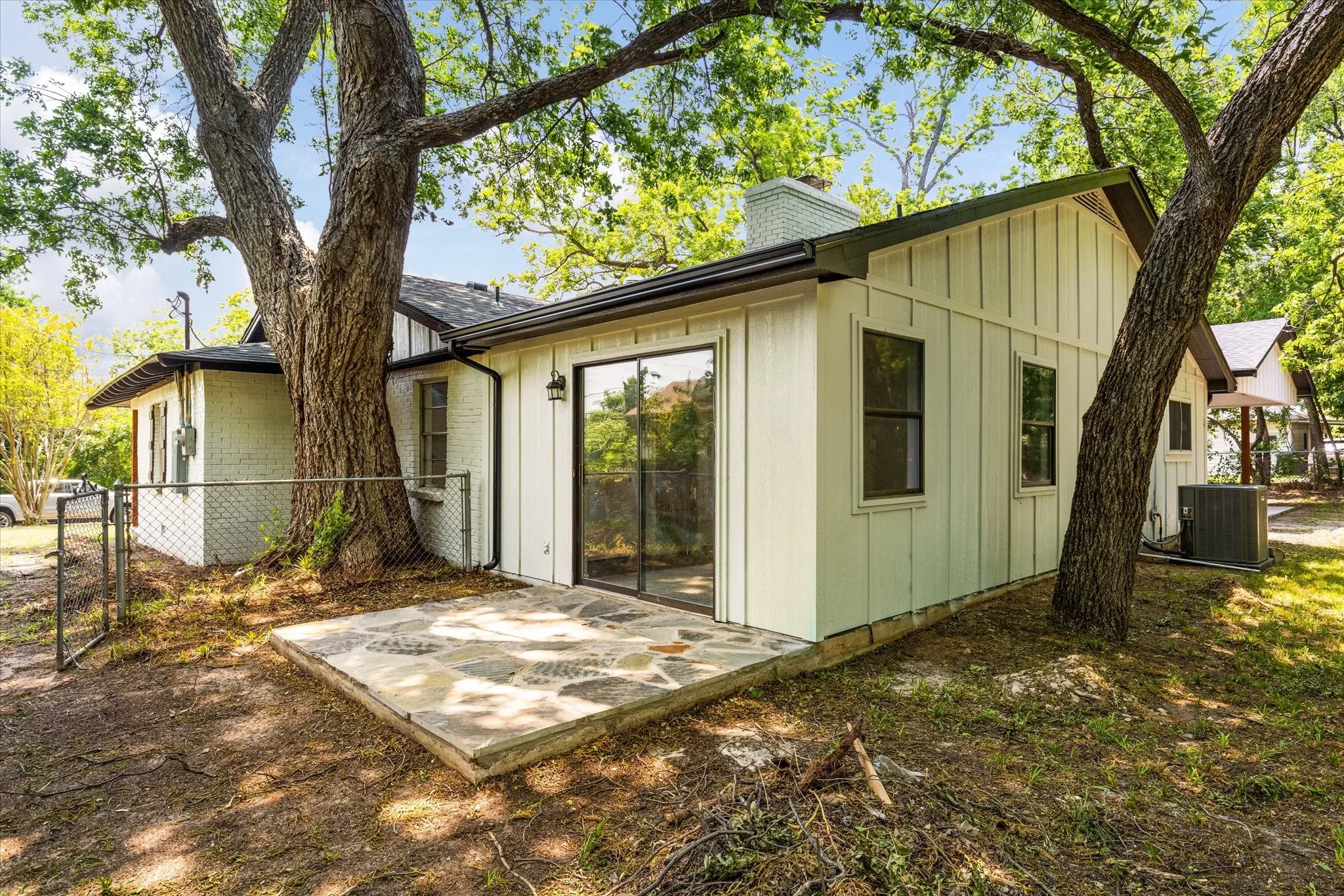 Single Family Residence For Sale in Somervell County , 1509 Van Zandt Road, Glen Rose, Texas 76043, 3 Bedroom, 3 Bathroom, Garage spaces, 1,881 Sqft, built in 1950, mls#21318639, Real Estate Agent in Glen Rose, Homes For Sale in Somervell county, Homes For Sale in Glen Rose, Realtor in Glen Rose Texas, Real Estate Brokerage Independent Realty Texas, Luminita Cordes Realtor