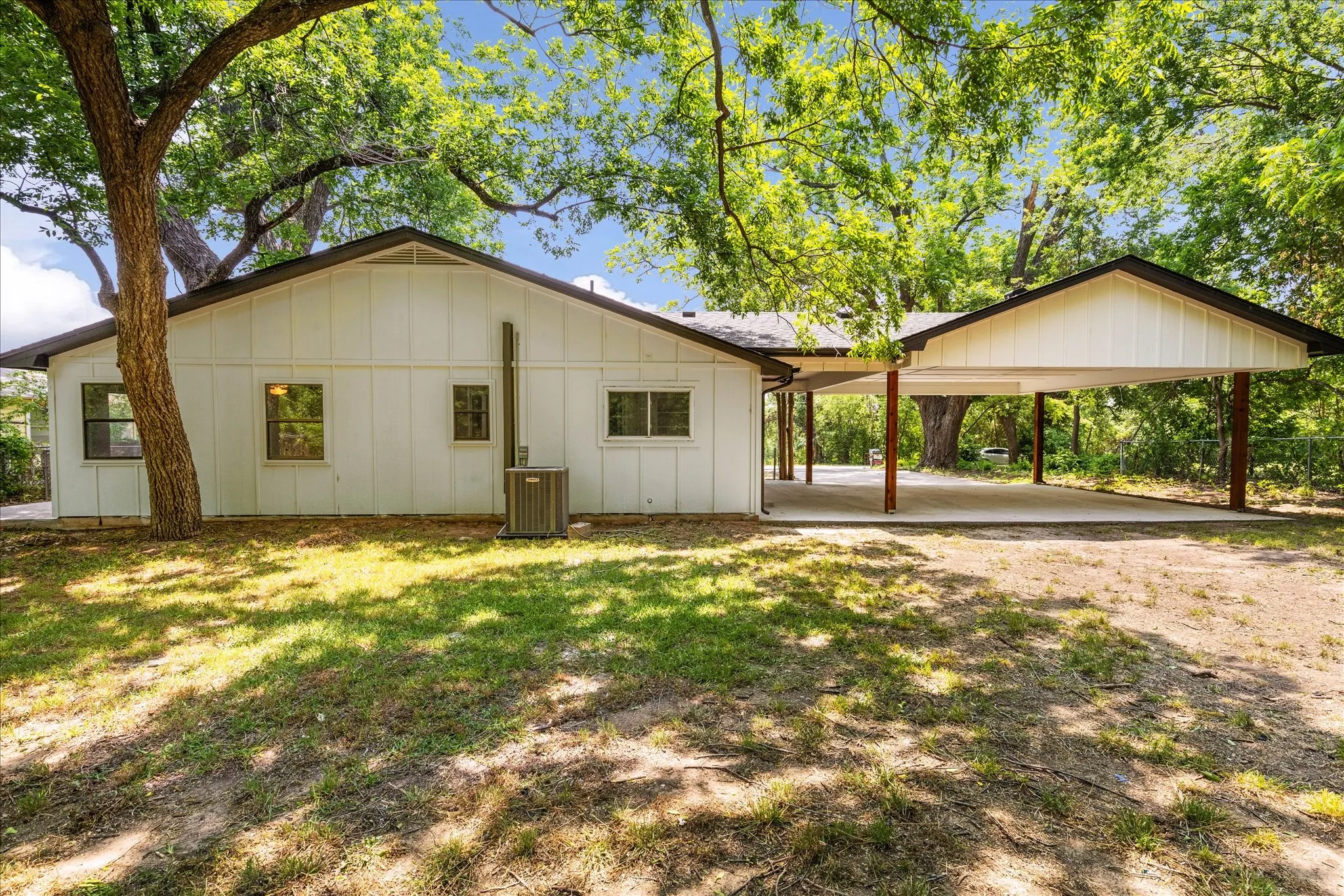 Single Family Residence For Sale in Somervell County , 1509 Van Zandt Road, Glen Rose, Texas 76043, 3 Bedroom, 3 Bathroom, Garage spaces, 1,881 Sqft, built in 1950, mls#21318639, Real Estate Agent in Glen Rose, Homes For Sale in Somervell county, Homes For Sale in Glen Rose, Realtor in Glen Rose Texas, Real Estate Brokerage Independent Realty Texas, Luminita Cordes Realtor